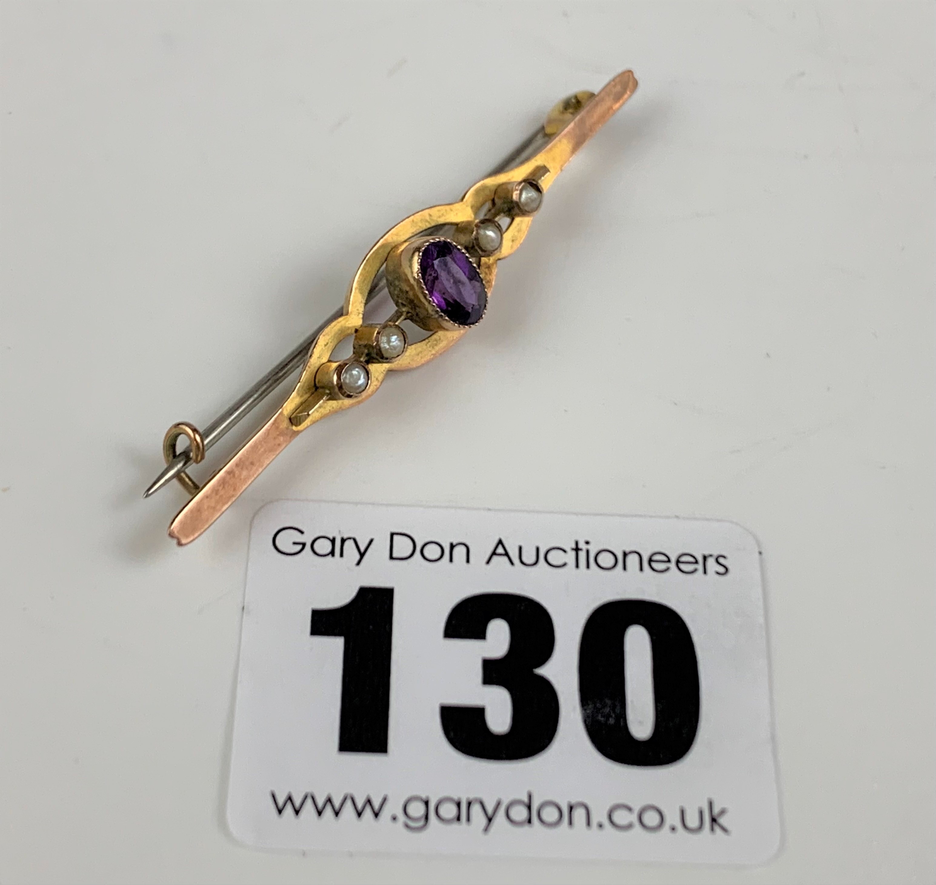 9k gold bar brooch with purple stone and seed pearls, length 2”, w: 1.7 gms - Image 2 of 3