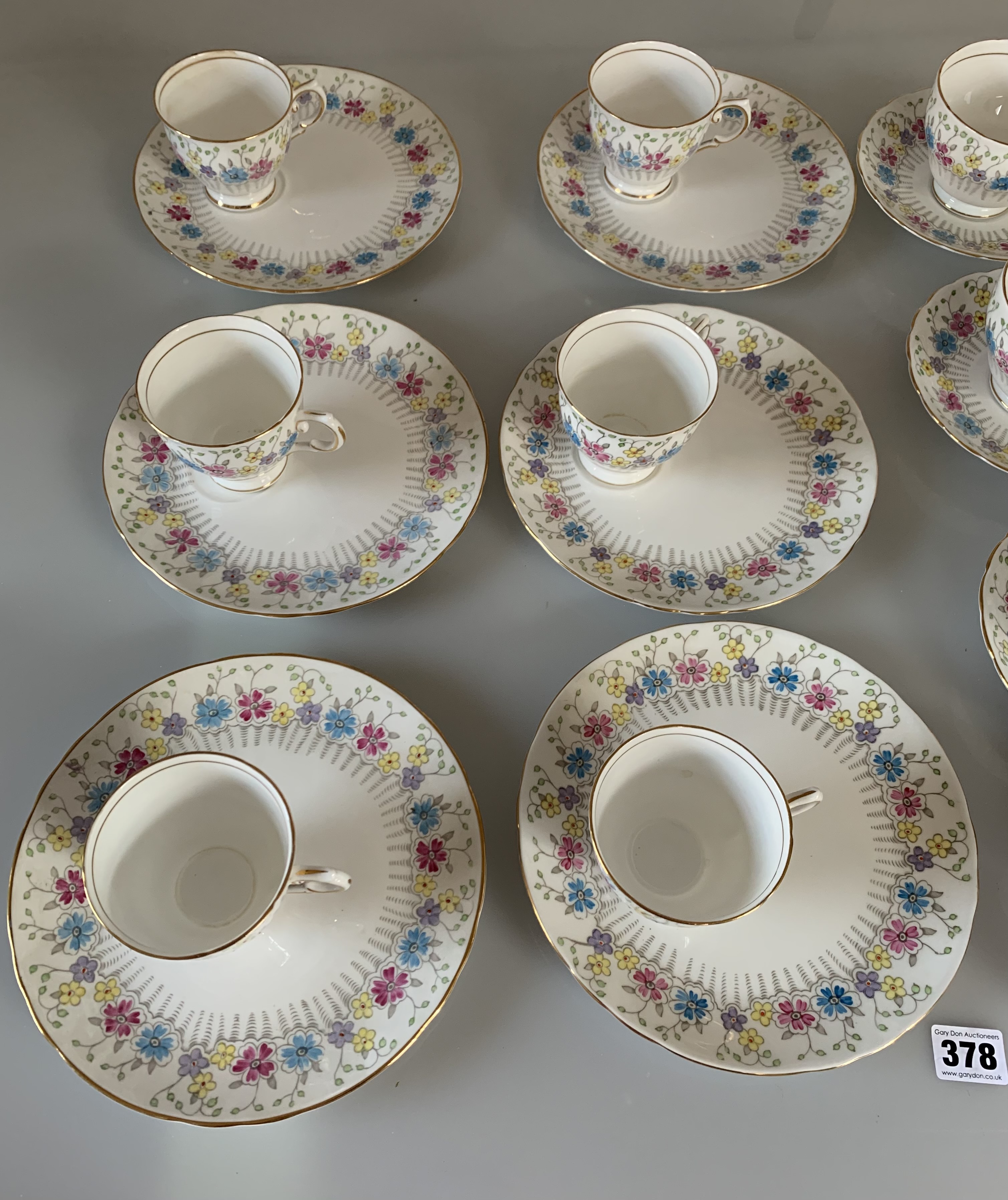 44 piece part Tuscan china tea service comprising 6 cups, 6 saucers, 3 large cups, 3 large - Image 3 of 5