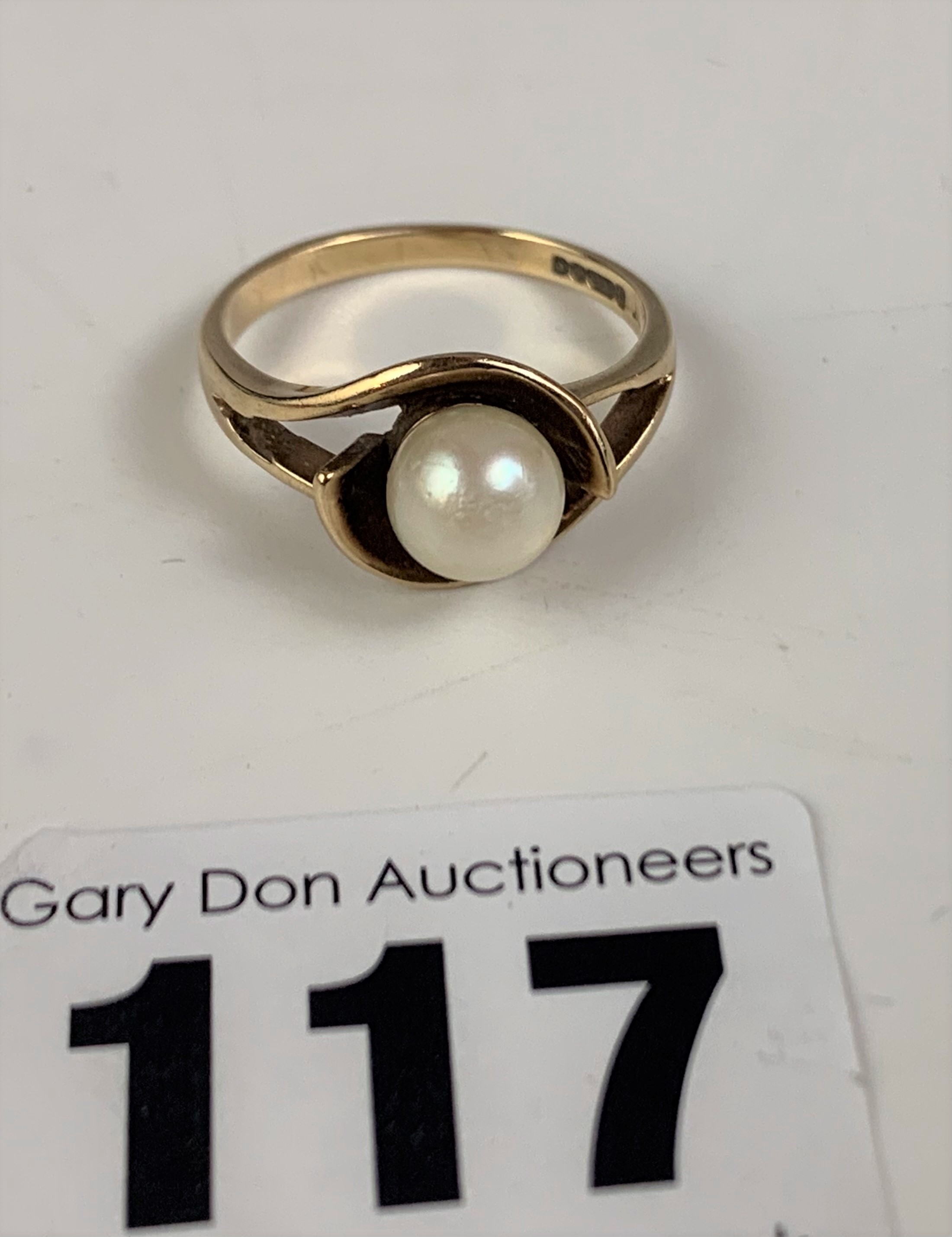 9k gold and pearl ring, size N, w: 2.7 gms - Image 2 of 6