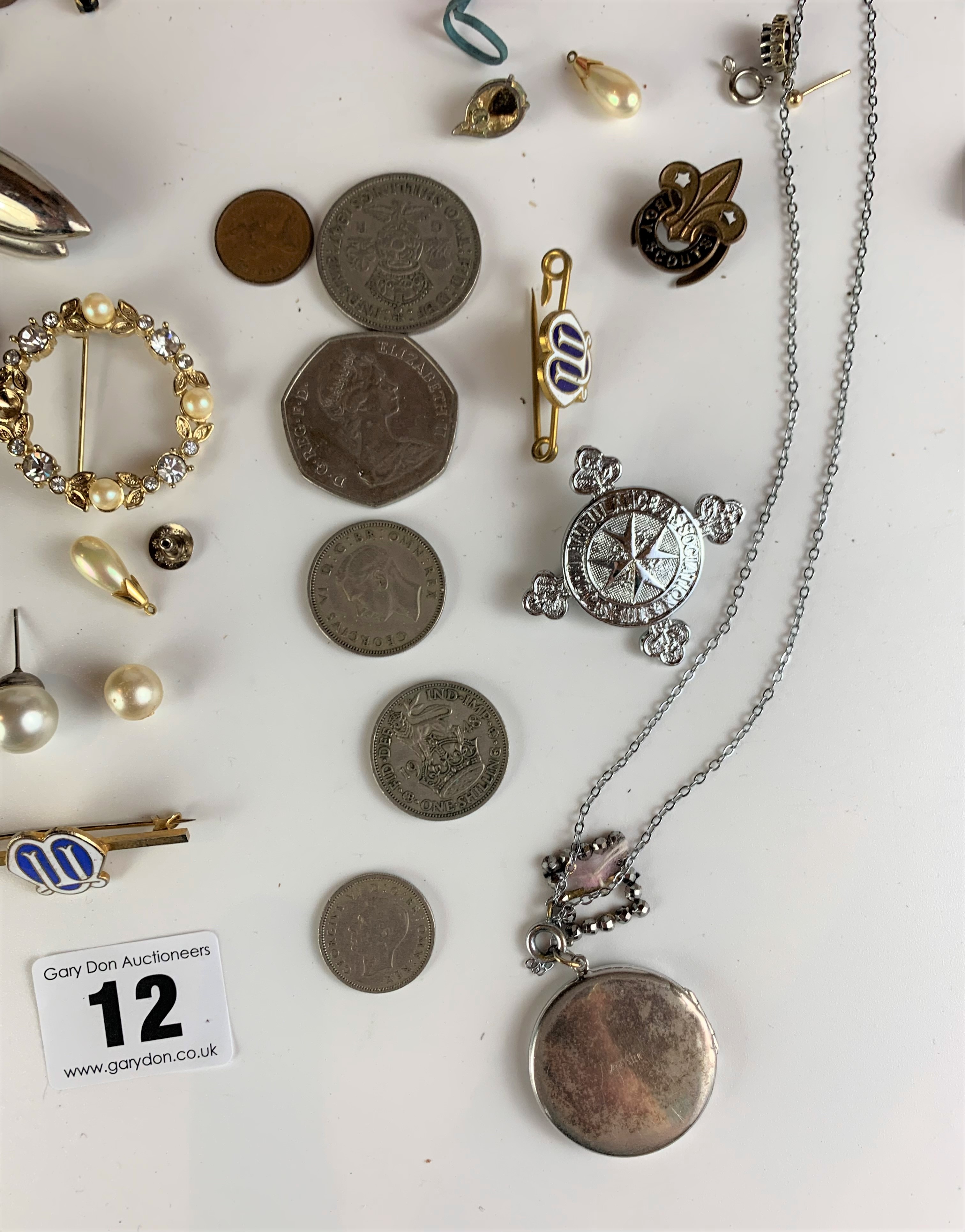 Dress jewellery including brooches, earrings, rings, souvenir spoon, odd coins and Azur watch - Image 7 of 9