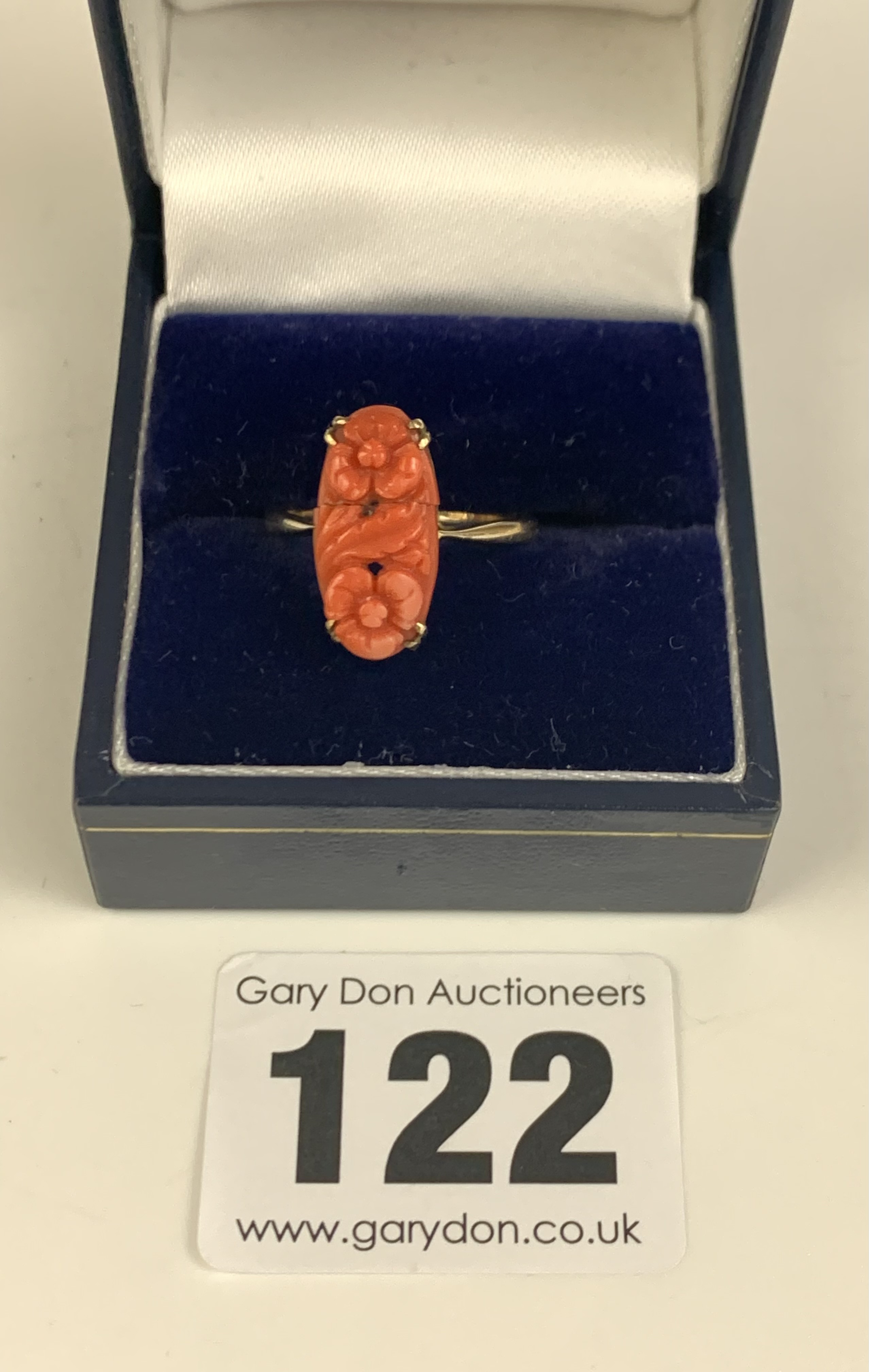 9k gold and coral ring, size L, w: 2.3 gms