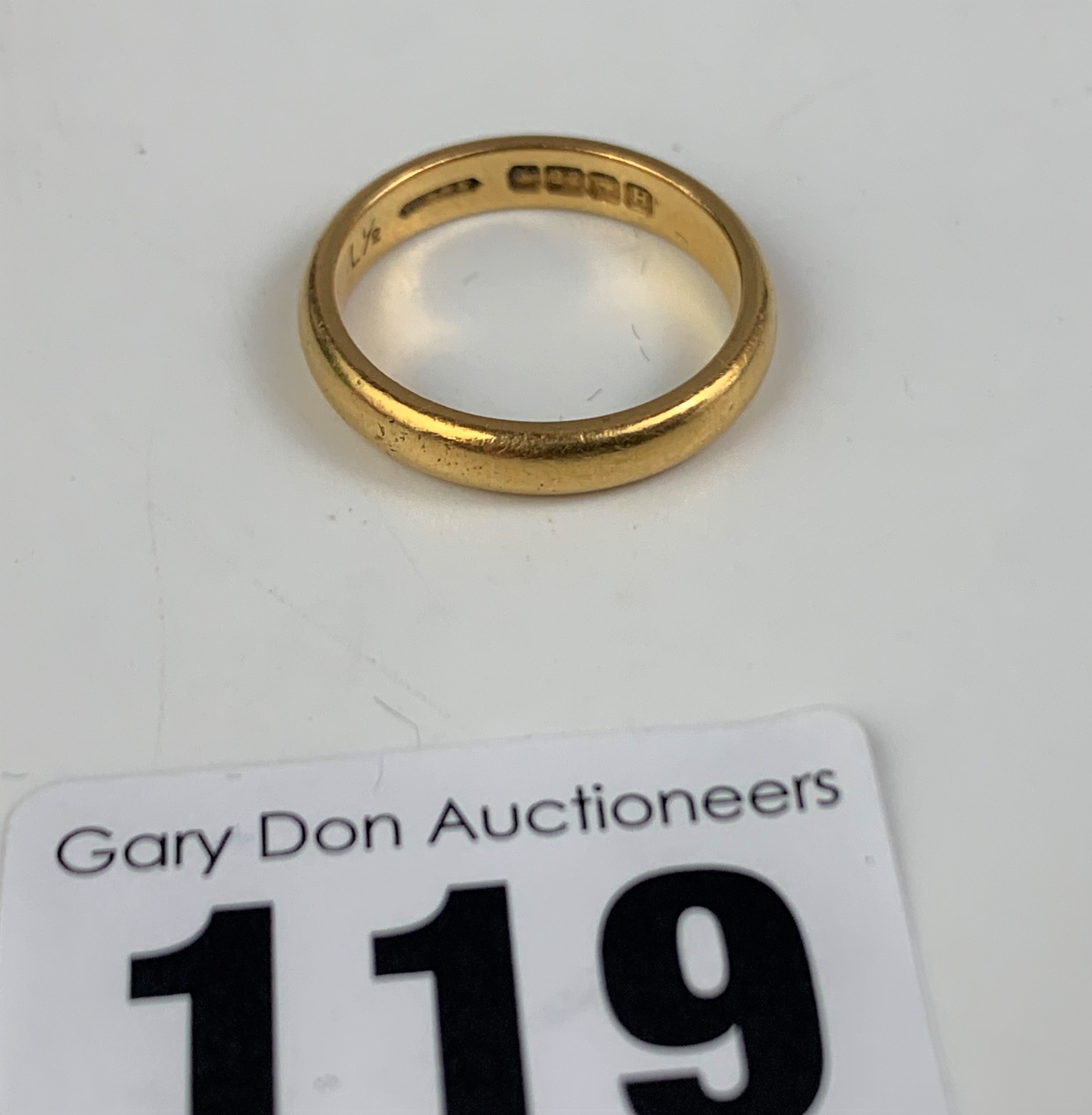 22k gold wedding band, size L, w: 5 gms - Image 2 of 4