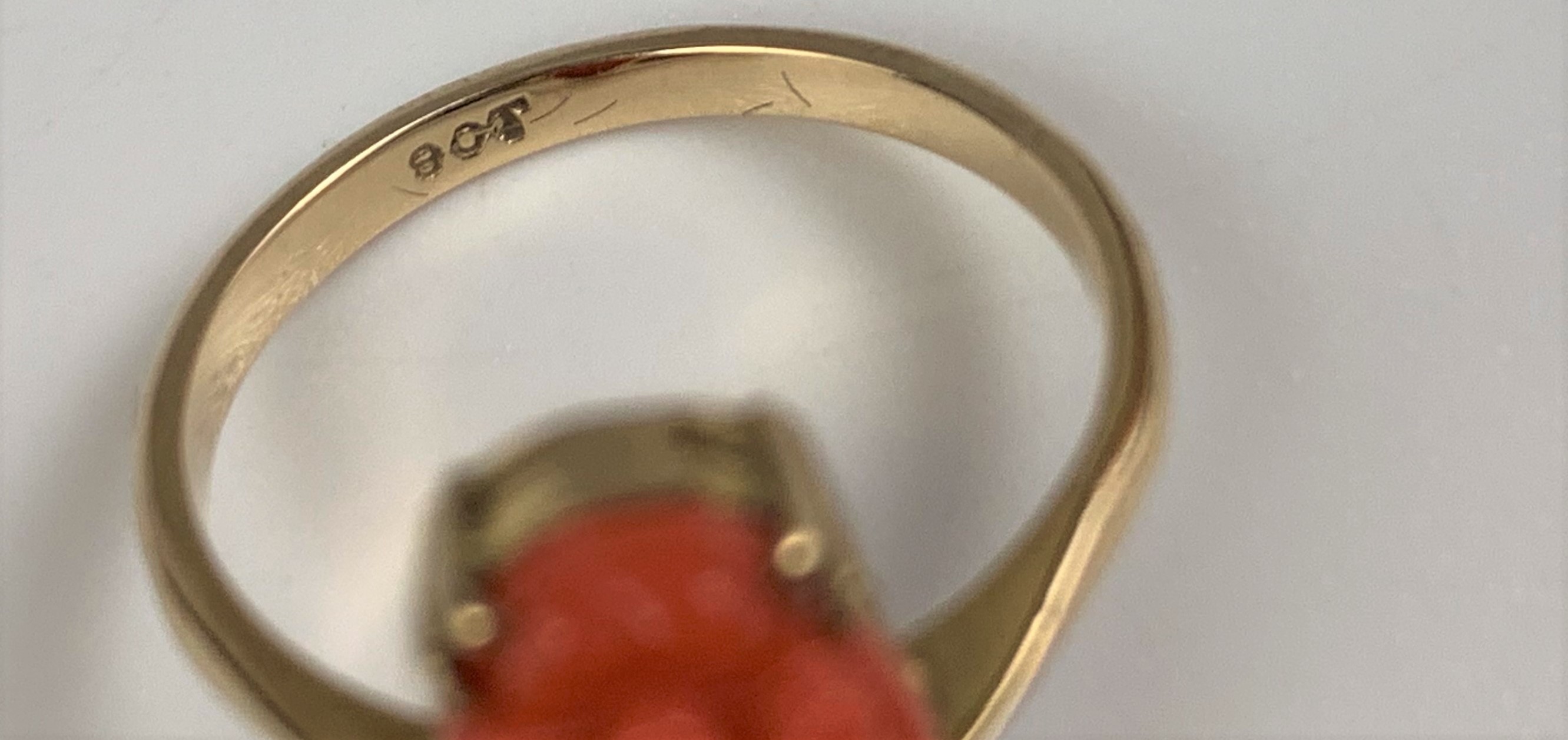 9k gold and coral ring, size L, w: 2.3 gms - Image 6 of 6