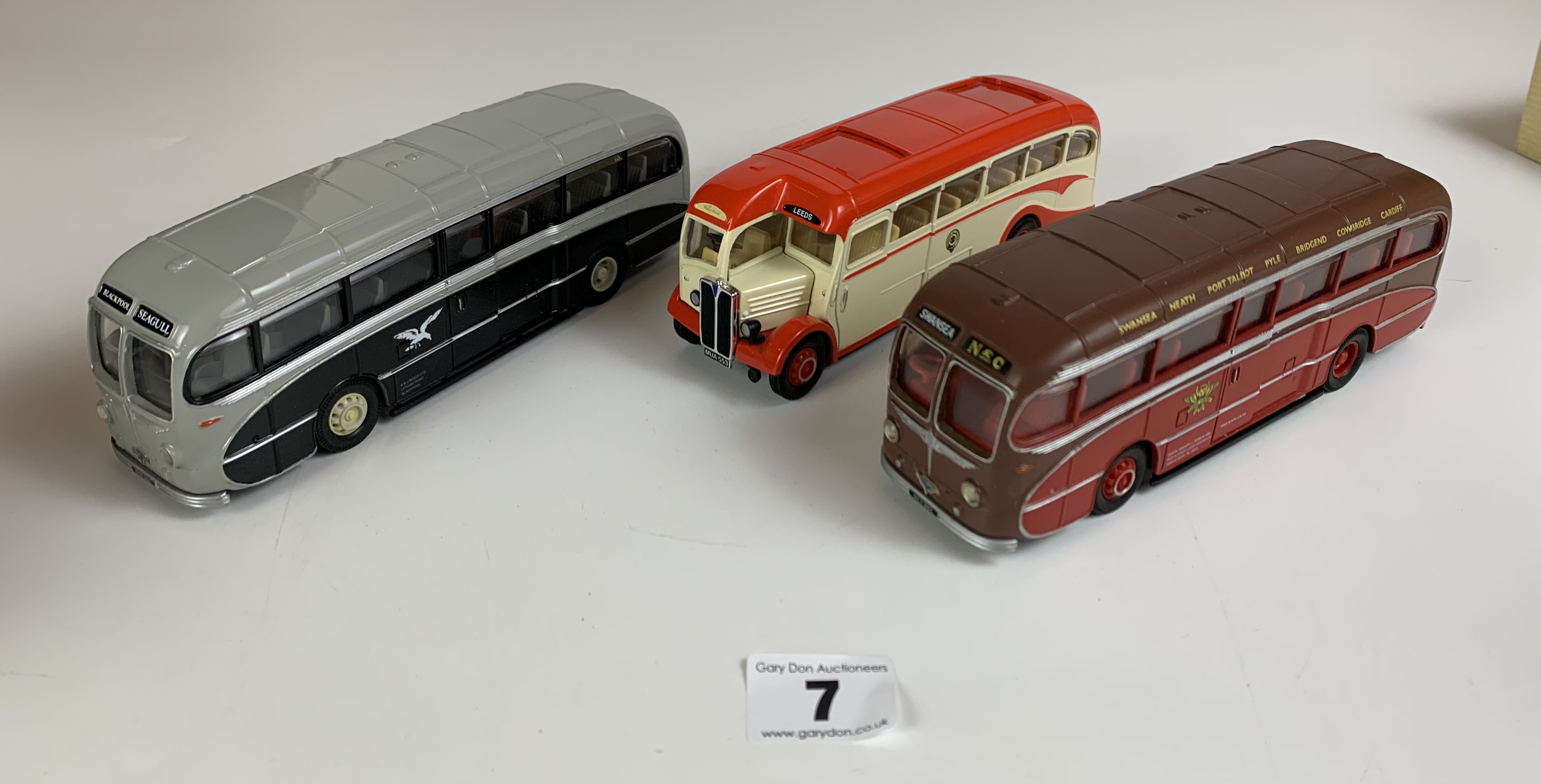 3 Boxed Classic Commercials from Corgi Diecast Models- AEC Regal Wallace Arnold 98162, Burlingham - Image 3 of 4