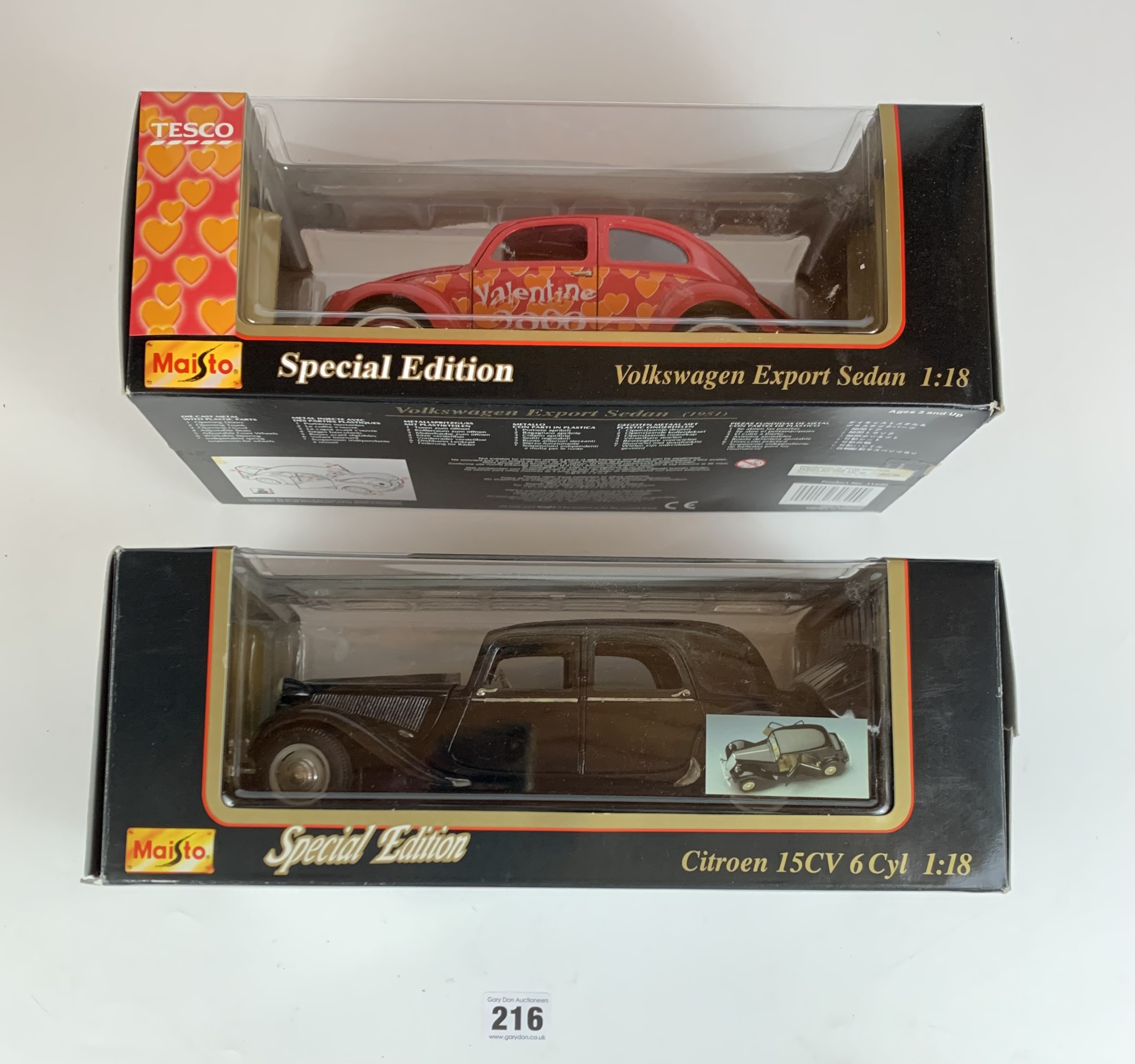 2 boxed Maisto Special Edition 1:18 cars – Citroen 15CV 6 Cyl and Volkswagen Export Sedan