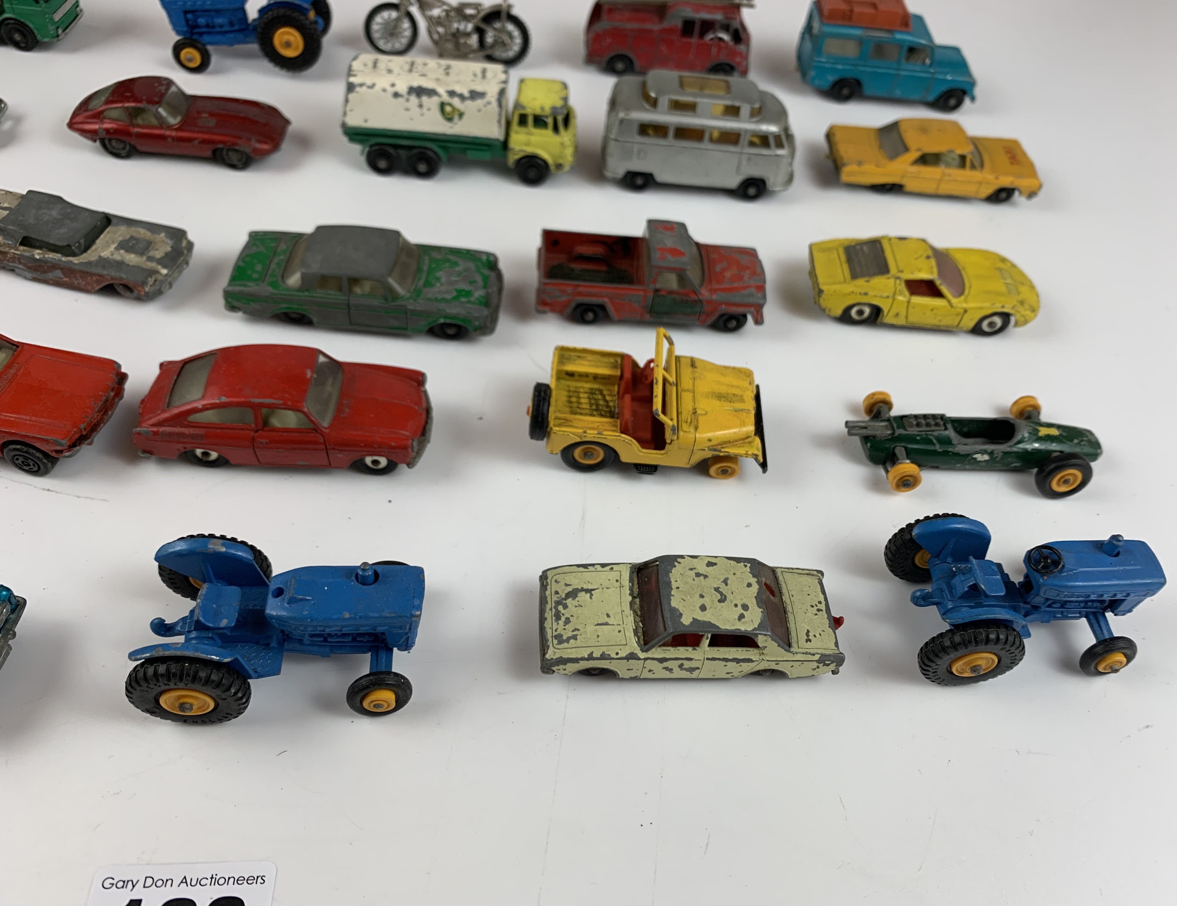 26 assorted small Dinky, Matchbox and other model vehicles - Image 5 of 20
