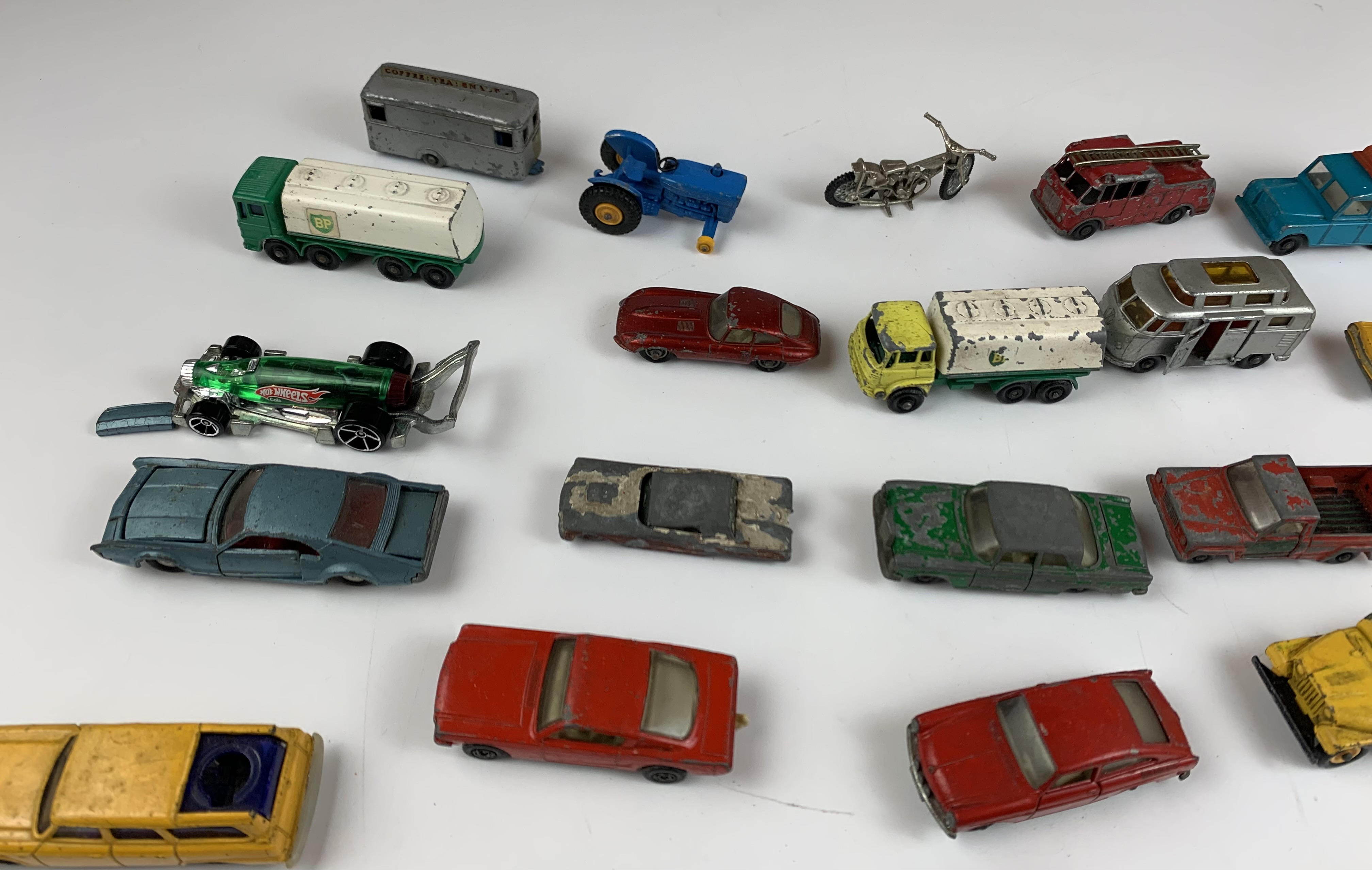 26 assorted small Dinky, Matchbox and other model vehicles - Image 8 of 20