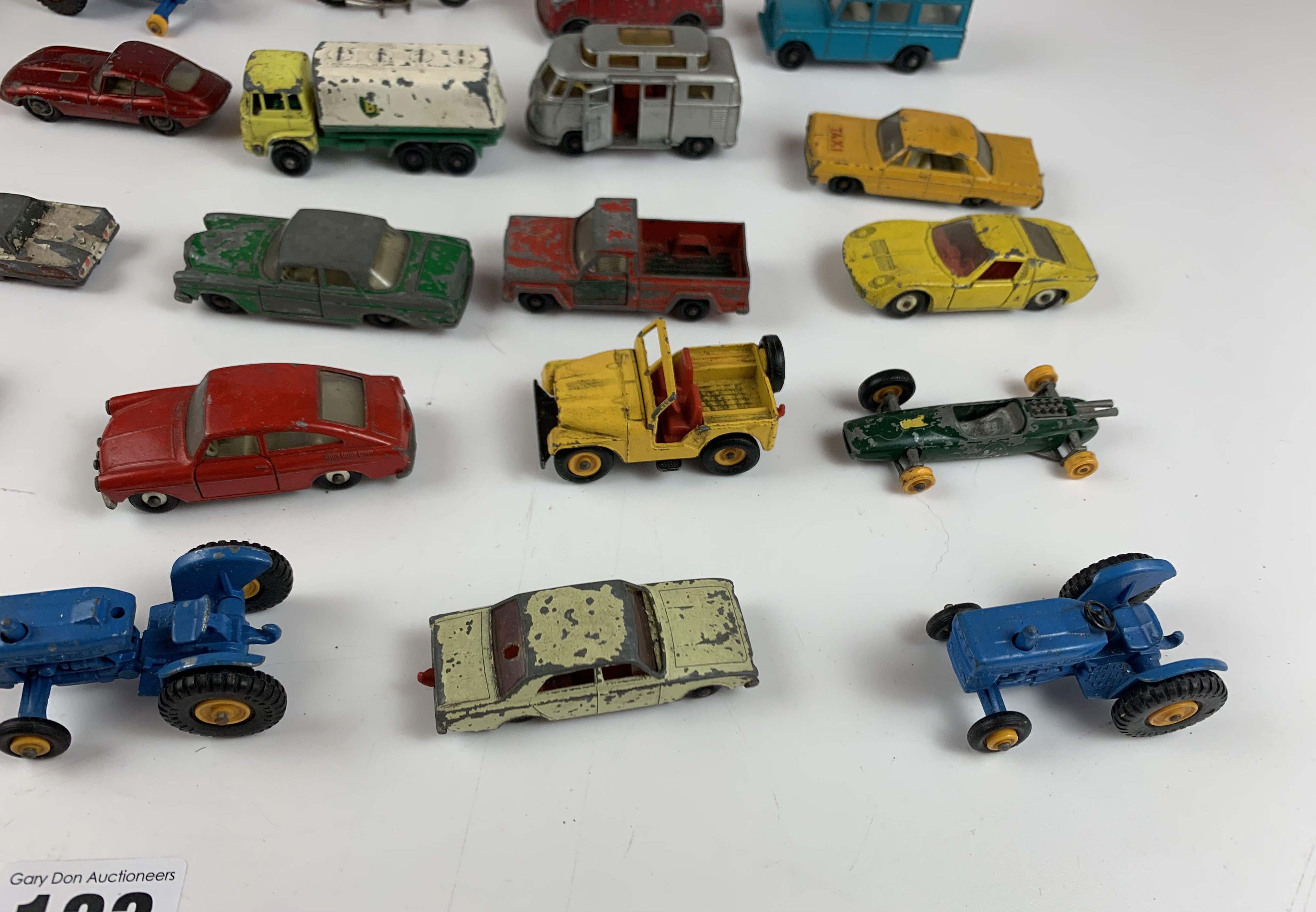 26 assorted small Dinky, Matchbox and other model vehicles - Image 9 of 20