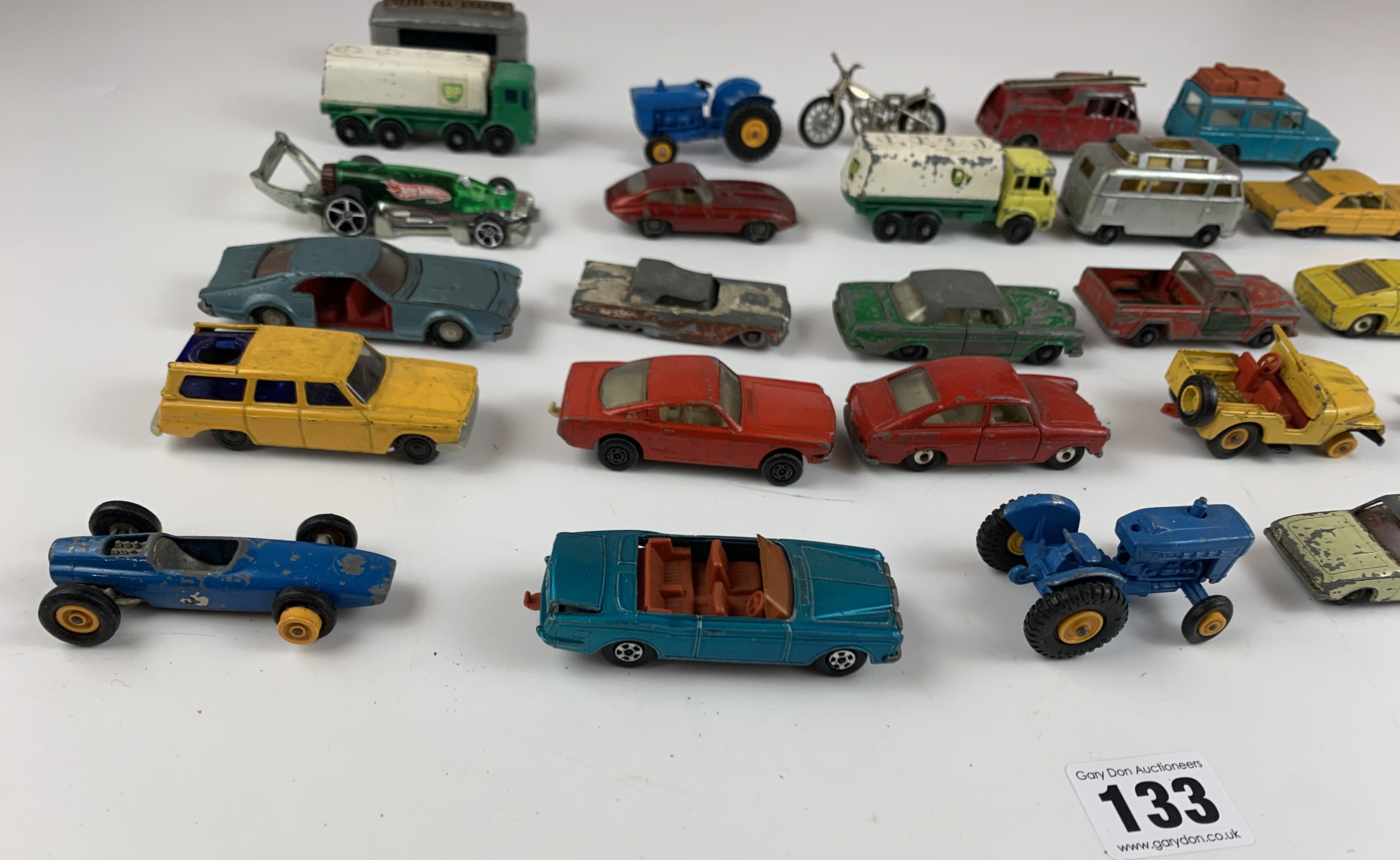 26 assorted small Dinky, Matchbox and other model vehicles - Image 3 of 20