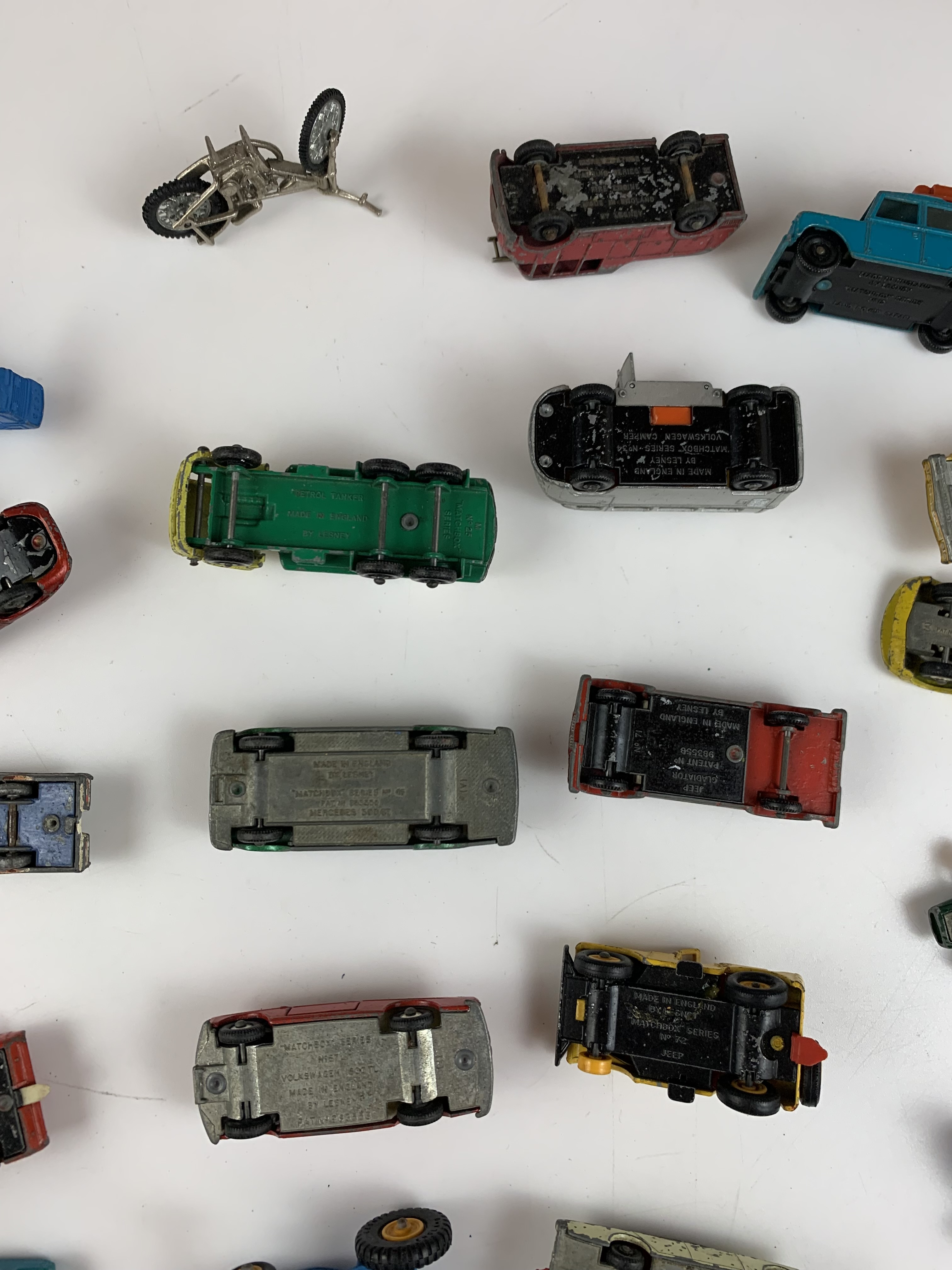 26 assorted small Dinky, Matchbox and other model vehicles - Image 14 of 20