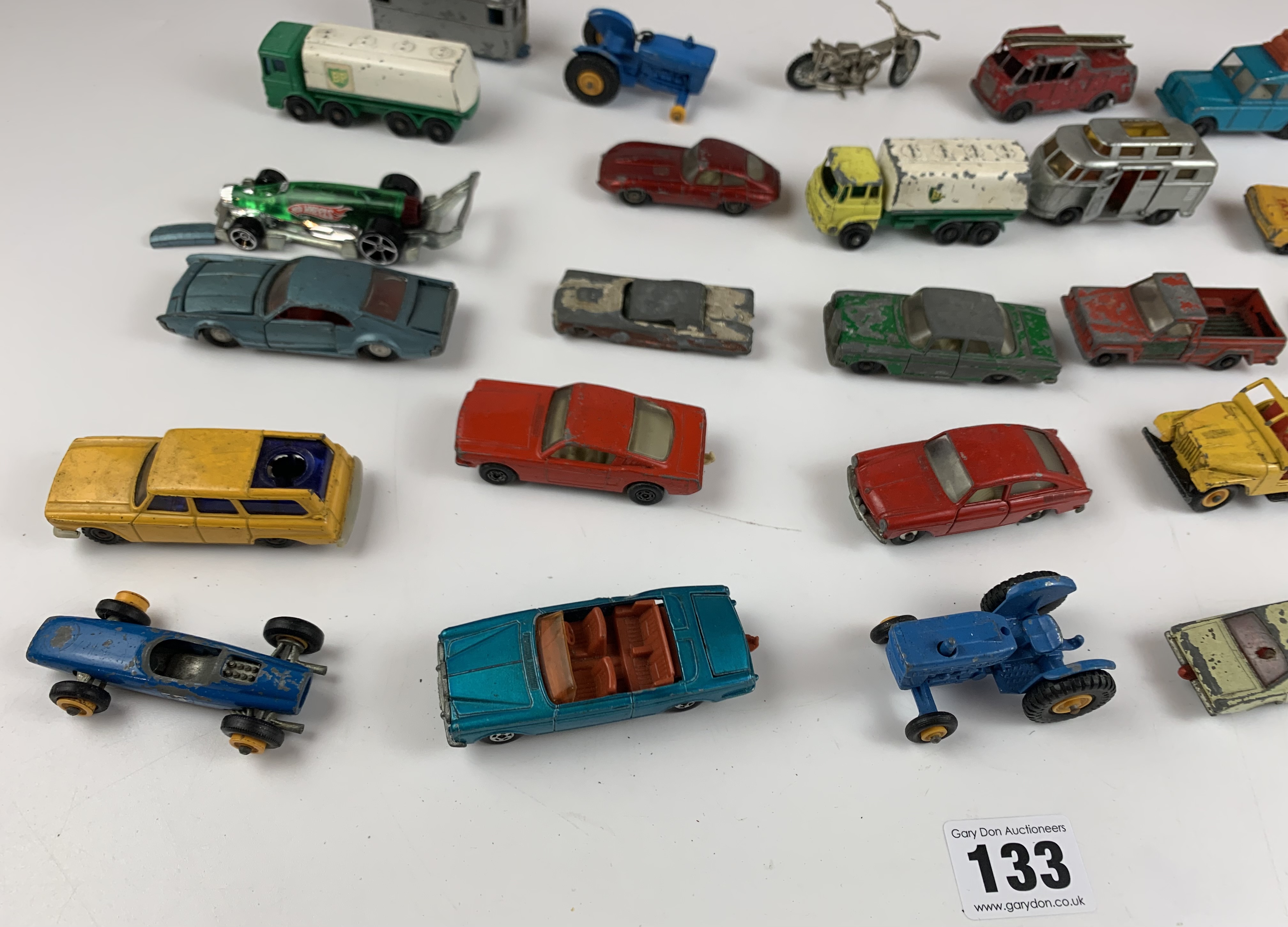 26 assorted small Dinky, Matchbox and other model vehicles - Image 7 of 20
