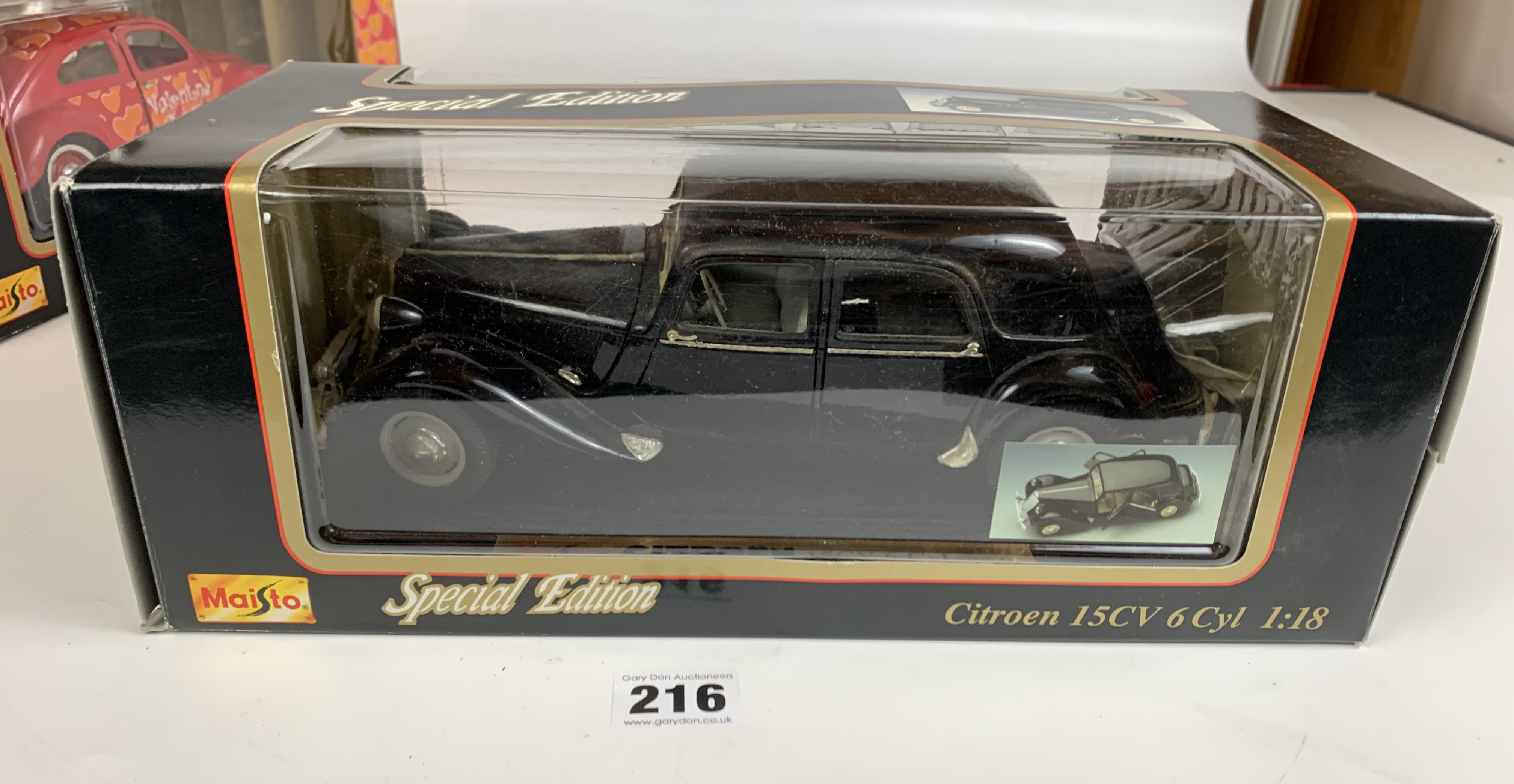 2 boxed Maisto Special Edition 1:18 cars – Citroen 15CV 6 Cyl and Volkswagen Export Sedan - Image 6 of 7