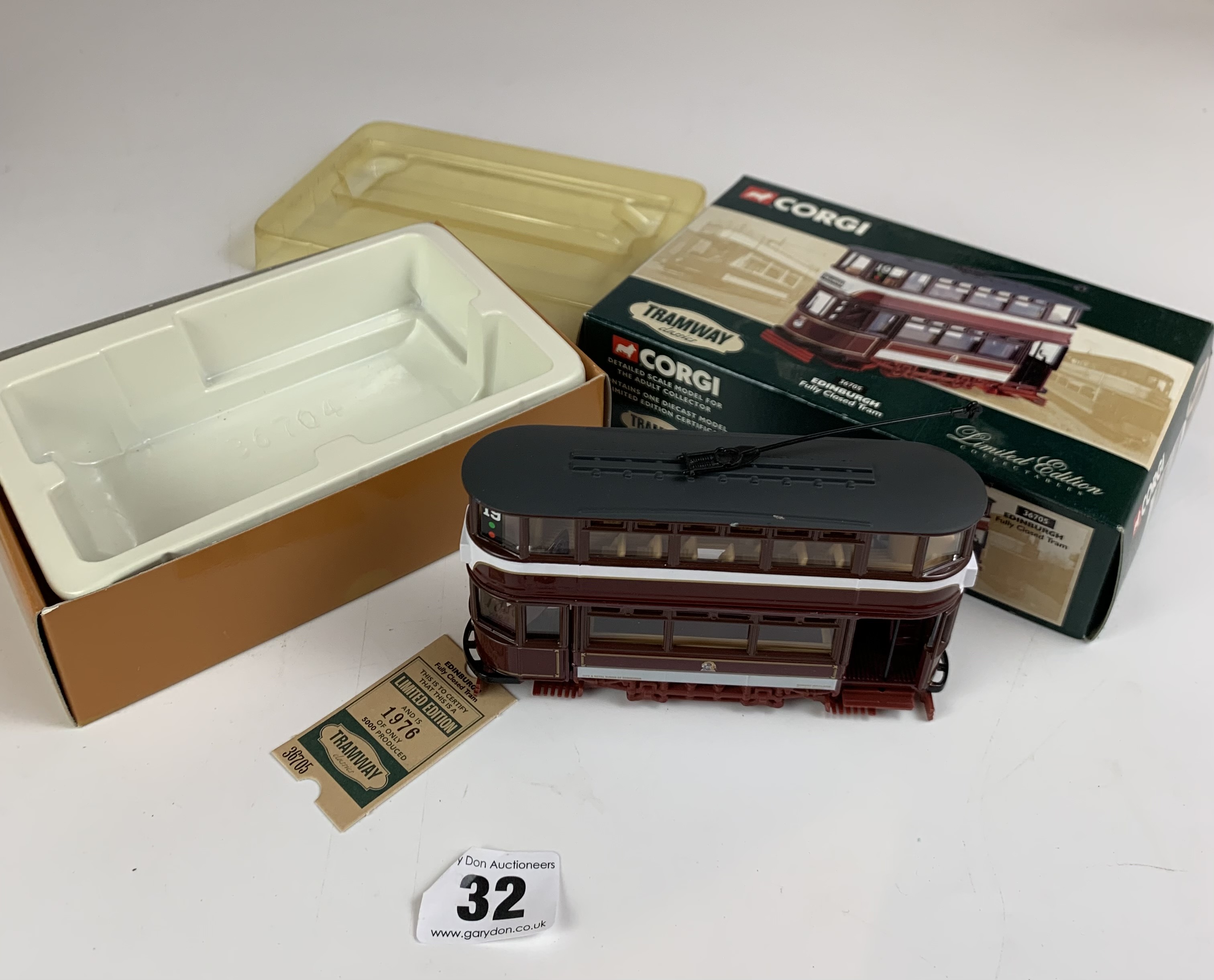 Boxed Corgi Tramway Classics Edinburgh Fully Closed Tram and 2 Boxed Corgi Classic Public - Image 9 of 11