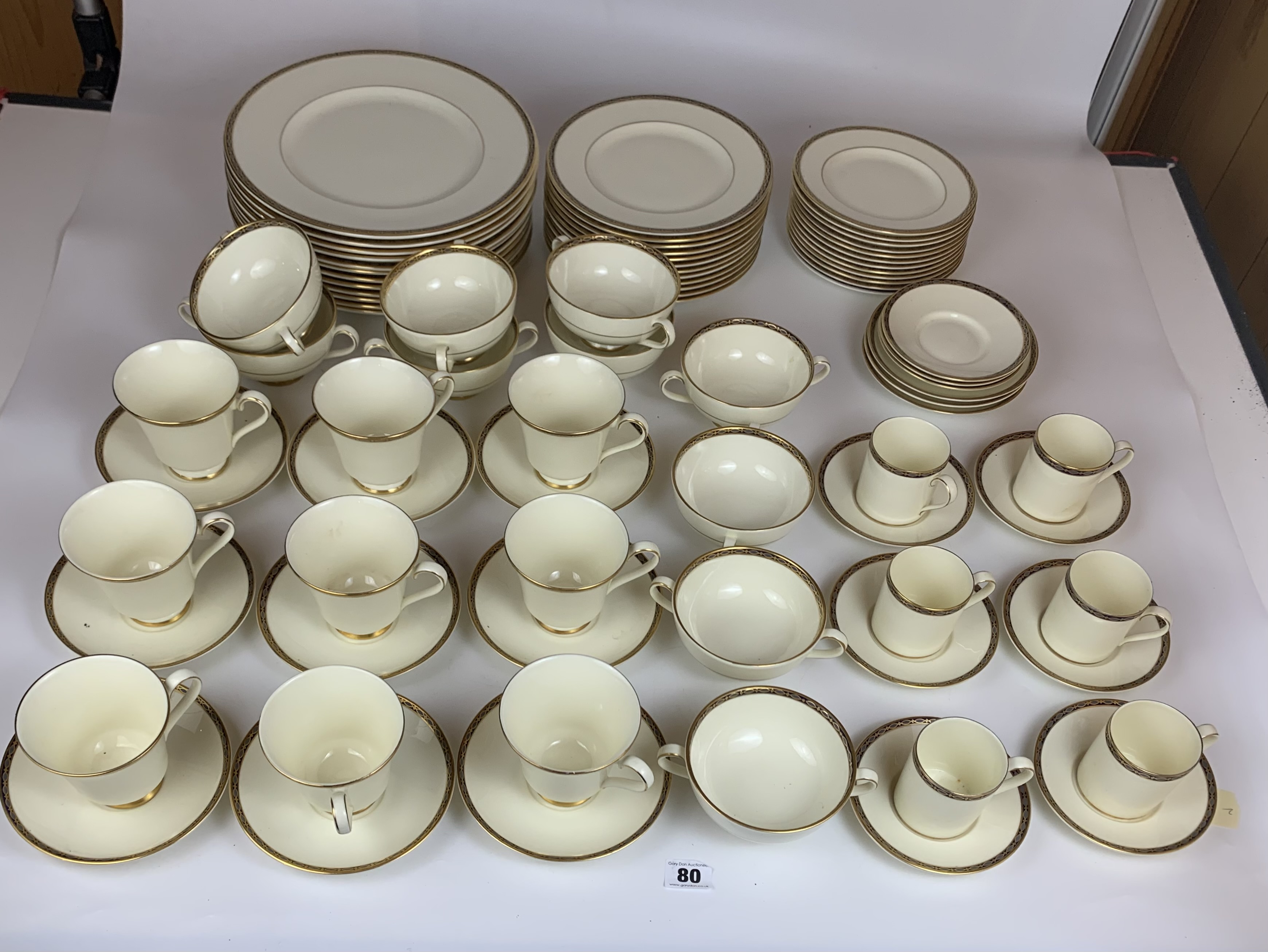 82 piece Minton ‘St. James’ tea, coffee and dinner service including 9 tea cups, 12 tea saucers, 6 - Image 2 of 6