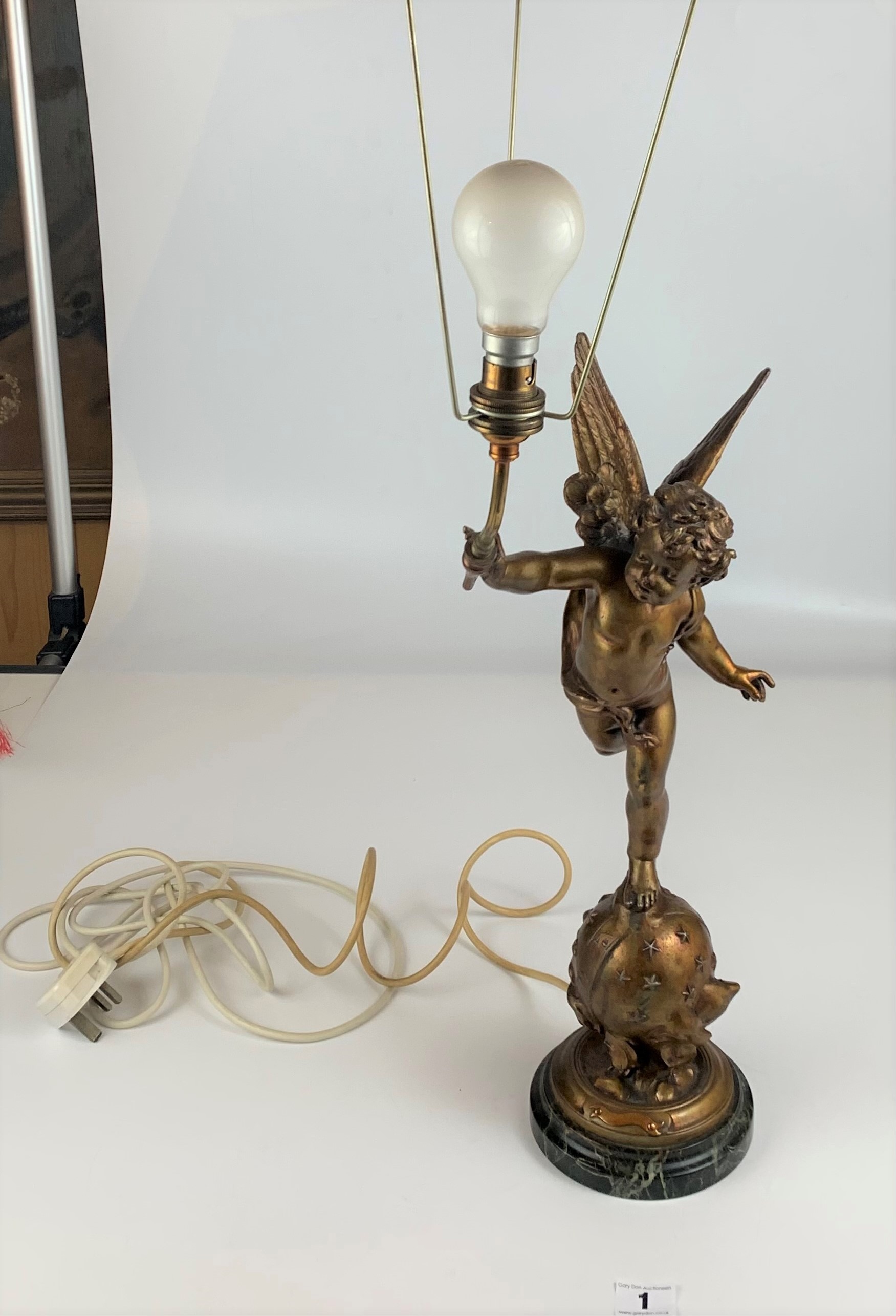 French Spelter cherub lamp on round onyx base with pink lampshade. Marked ‘L’Amour Vagabond’ after - Image 2 of 9