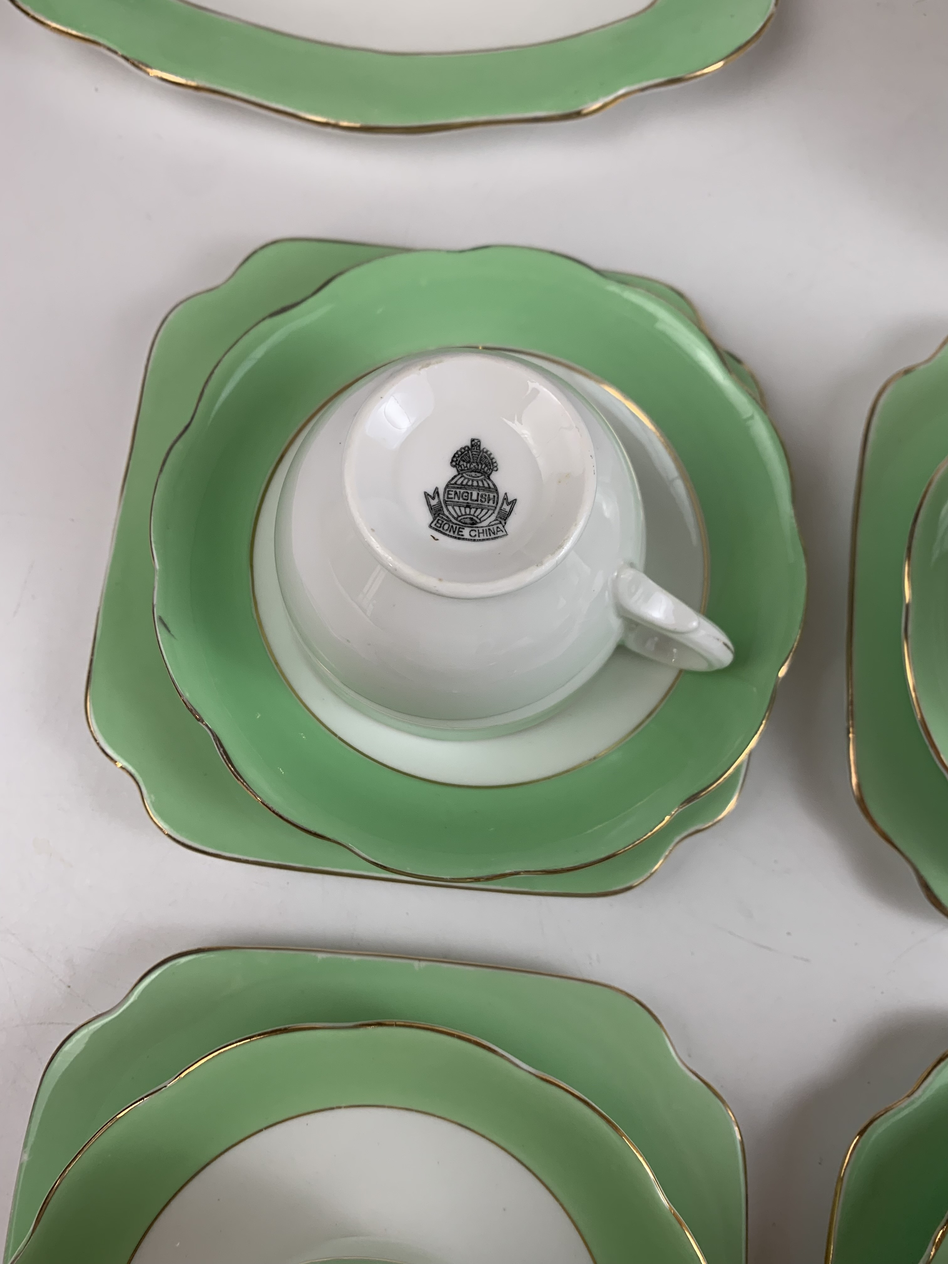 34 piece English Bone China tea service comprising 8 cups, 12 saucers, 11 side plates, 1 sandwich - Image 4 of 4