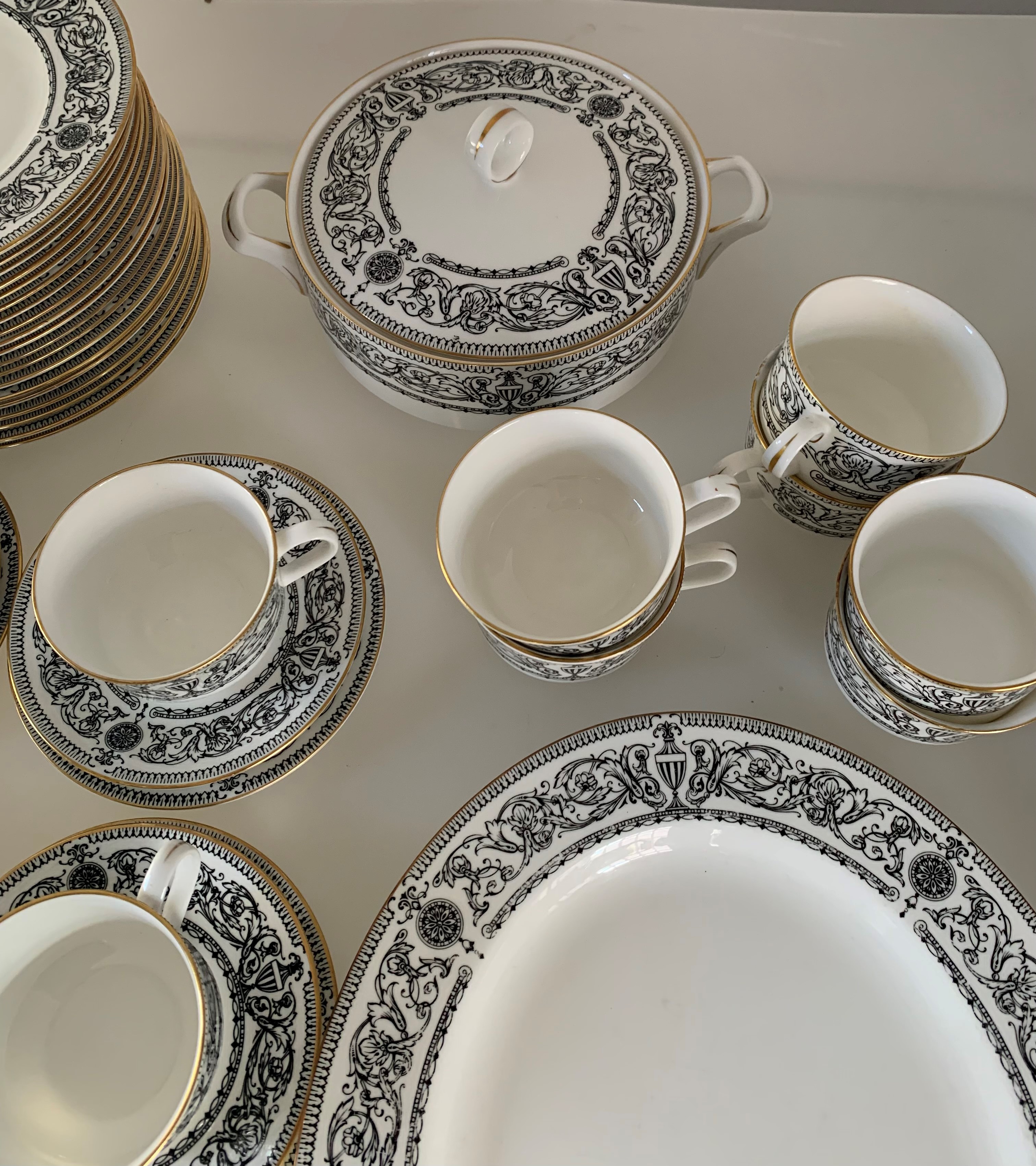 157 piece Royal Worcester ‘Padua’ tea and dinner service, 1st quality to include 20 dinner plates, - Image 6 of 9