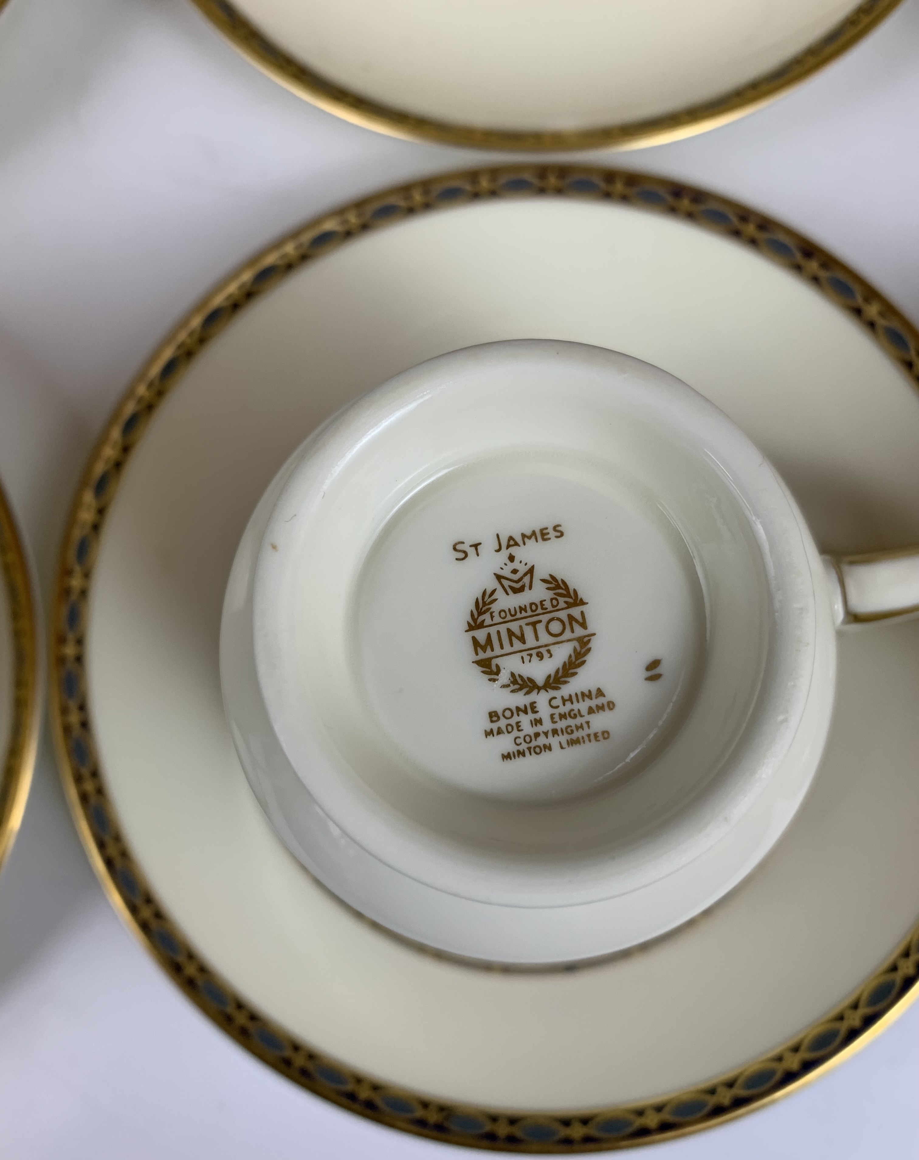 82 piece Minton ‘St. James’ tea, coffee and dinner service including 9 tea cups, 12 tea saucers, 6 - Image 6 of 6