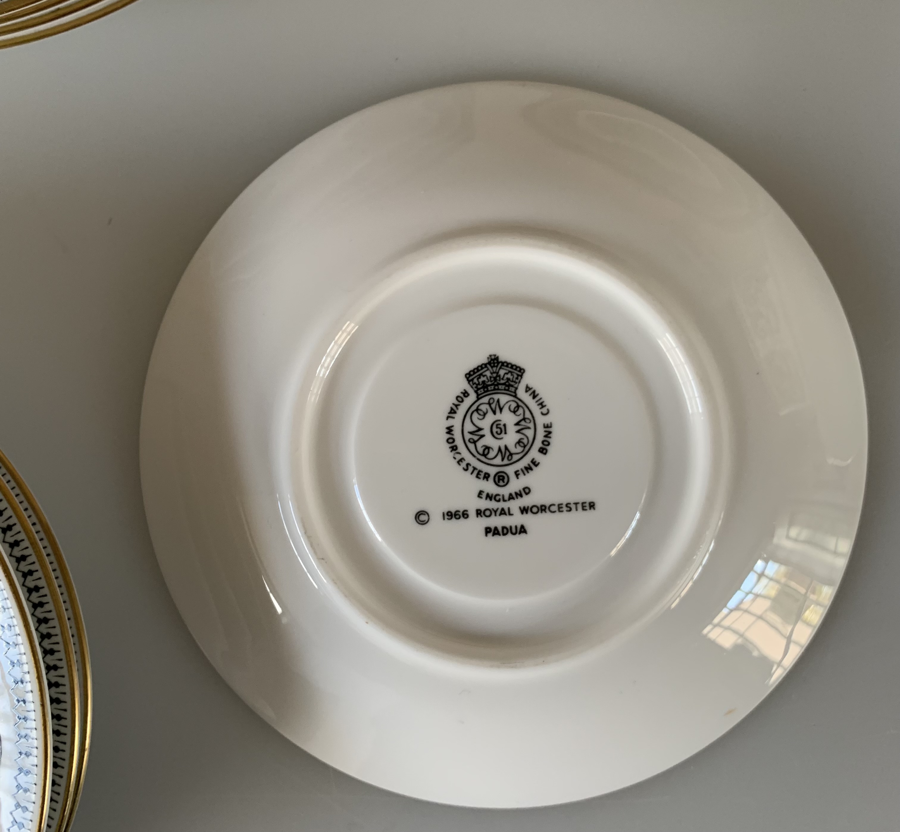 18 piece Royal Worcester ‘Padua’ part set, 2nd quality to include 6 dinner plates, 5 medium - Image 3 of 3