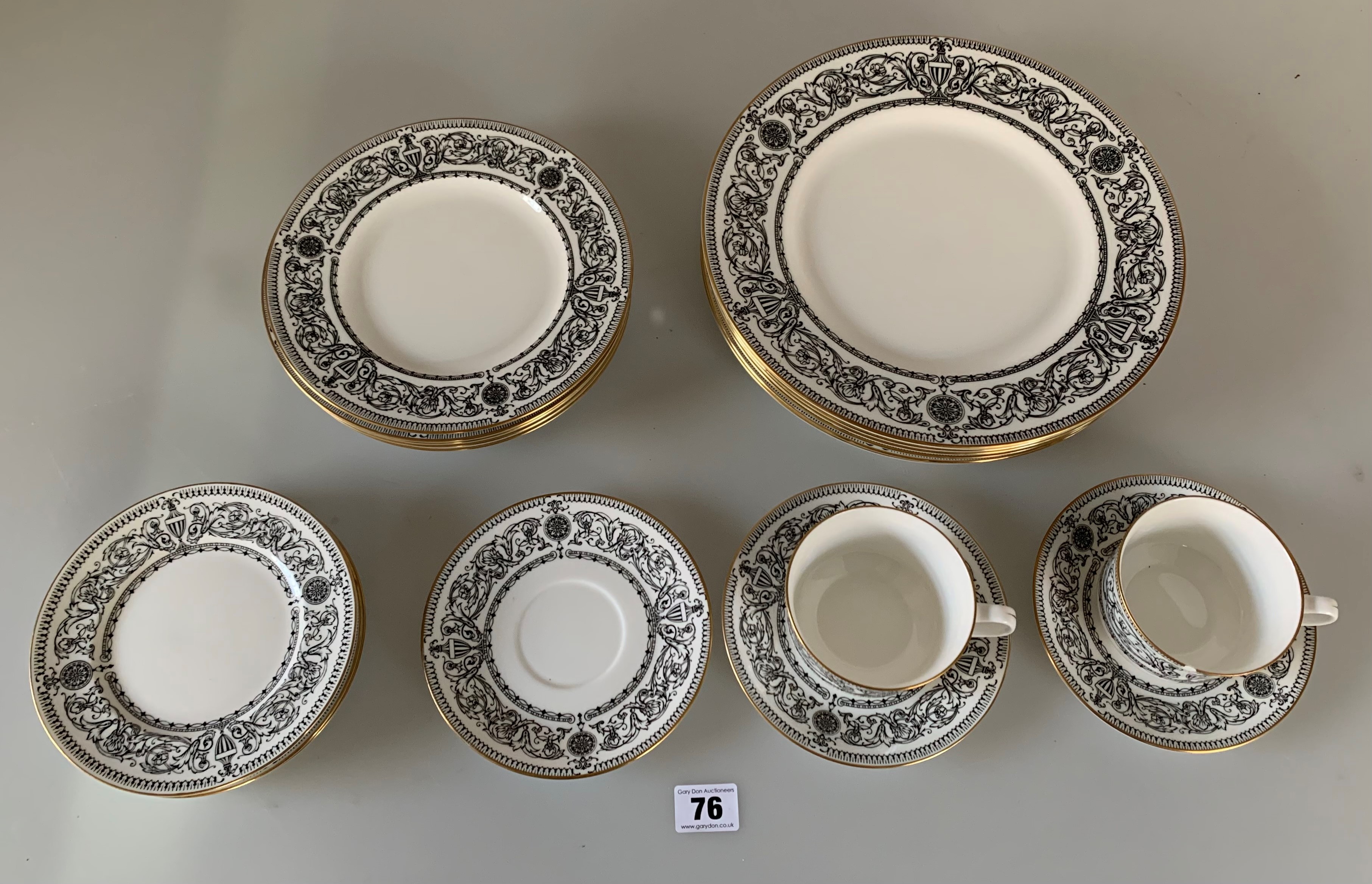 18 piece Royal Worcester ‘Padua’ part set, 2nd quality to include 6 dinner plates, 5 medium