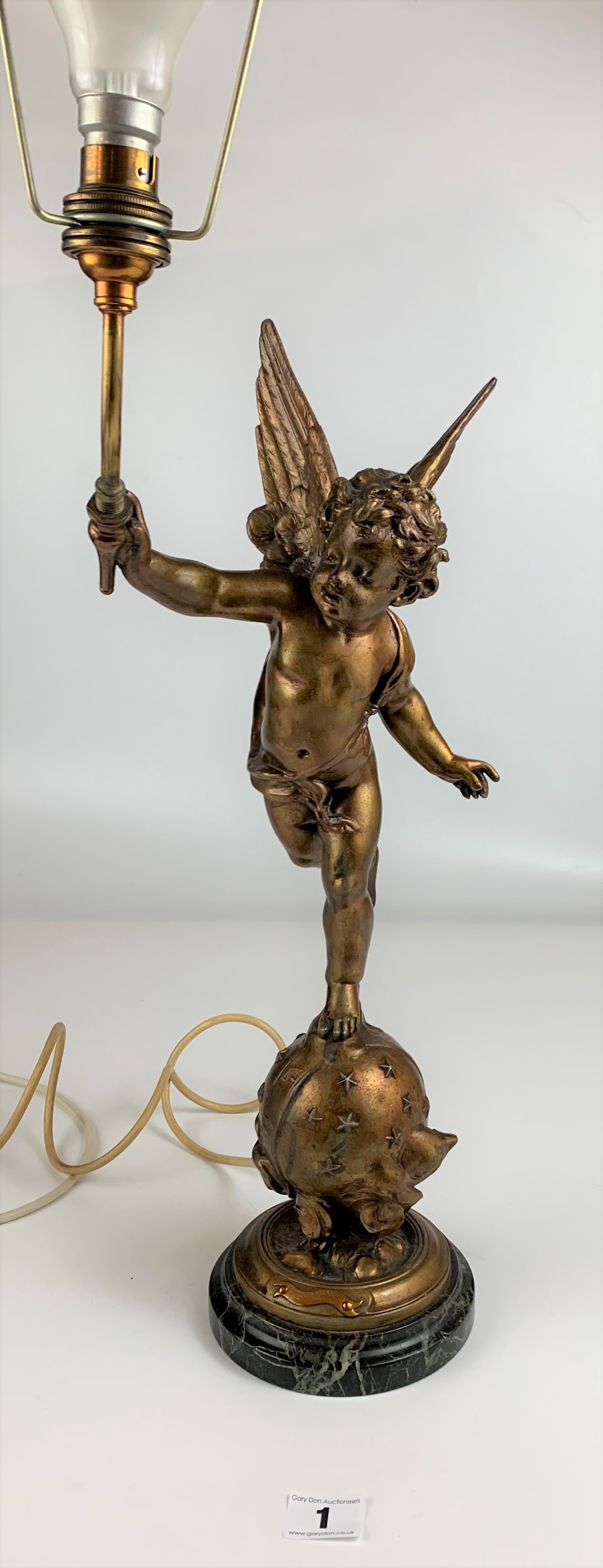 French Spelter cherub lamp on round onyx base with pink lampshade. Marked ‘L’Amour Vagabond’ after - Image 3 of 9