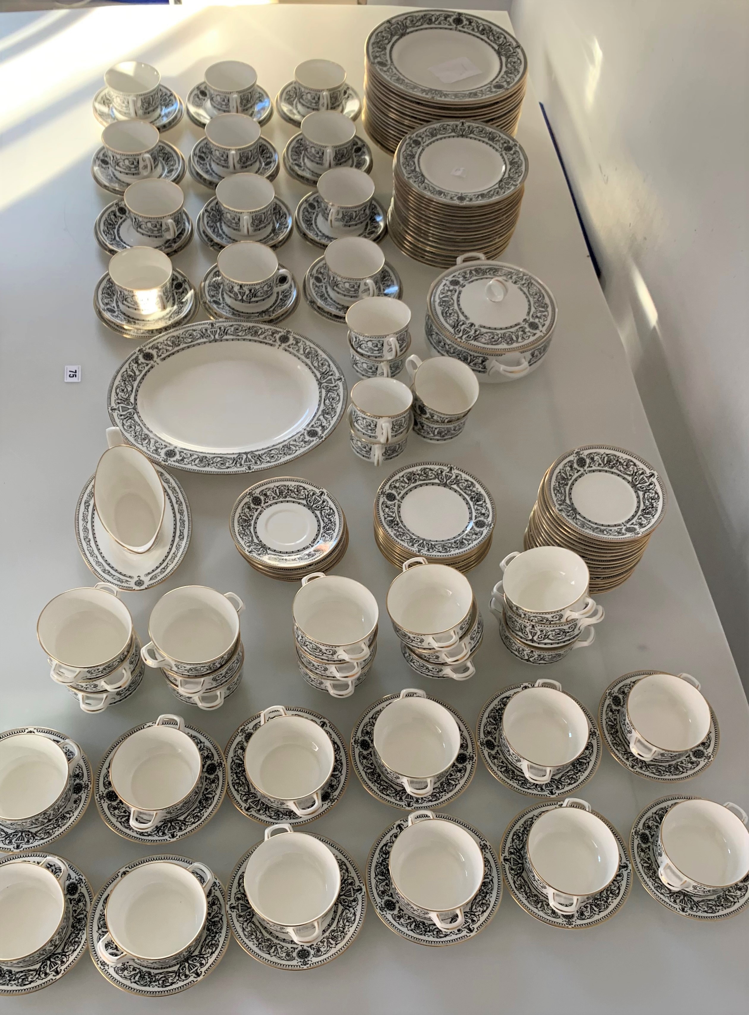 157 piece Royal Worcester ‘Padua’ tea and dinner service, 1st quality to include 20 dinner plates, - Image 2 of 9