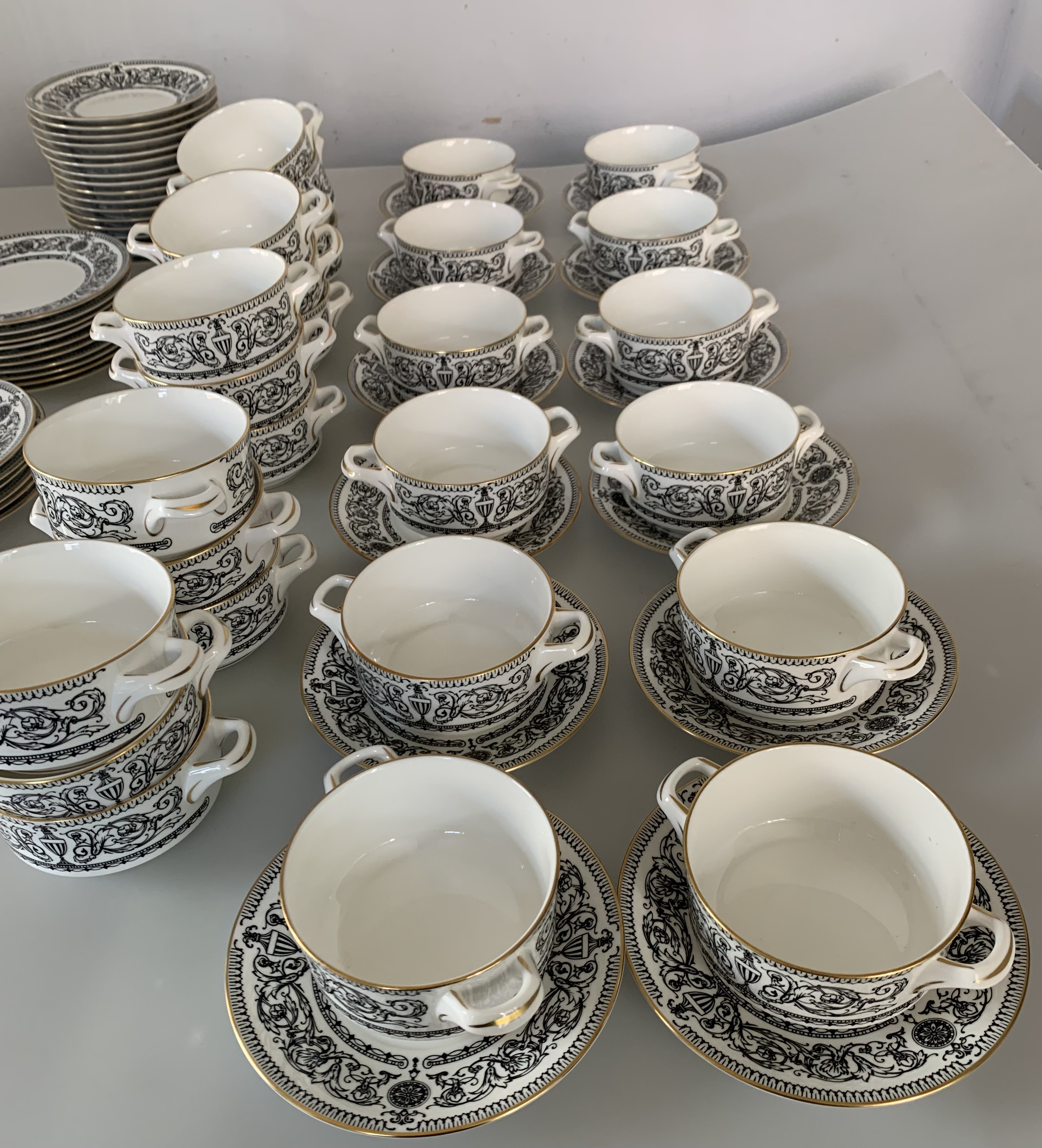 157 piece Royal Worcester ‘Padua’ tea and dinner service, 1st quality to include 20 dinner plates, - Image 3 of 9