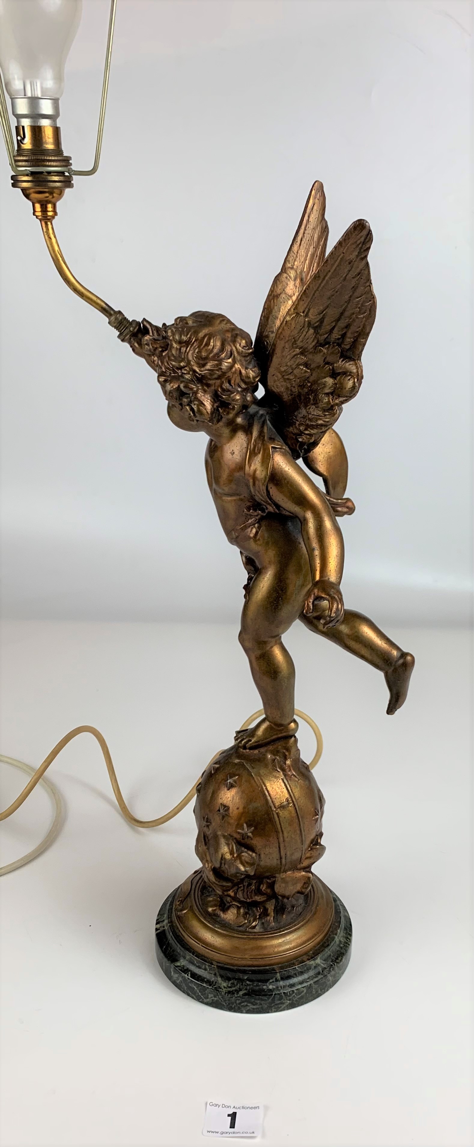 French Spelter cherub lamp on round onyx base with pink lampshade. Marked ‘L’Amour Vagabond’ after - Image 4 of 9