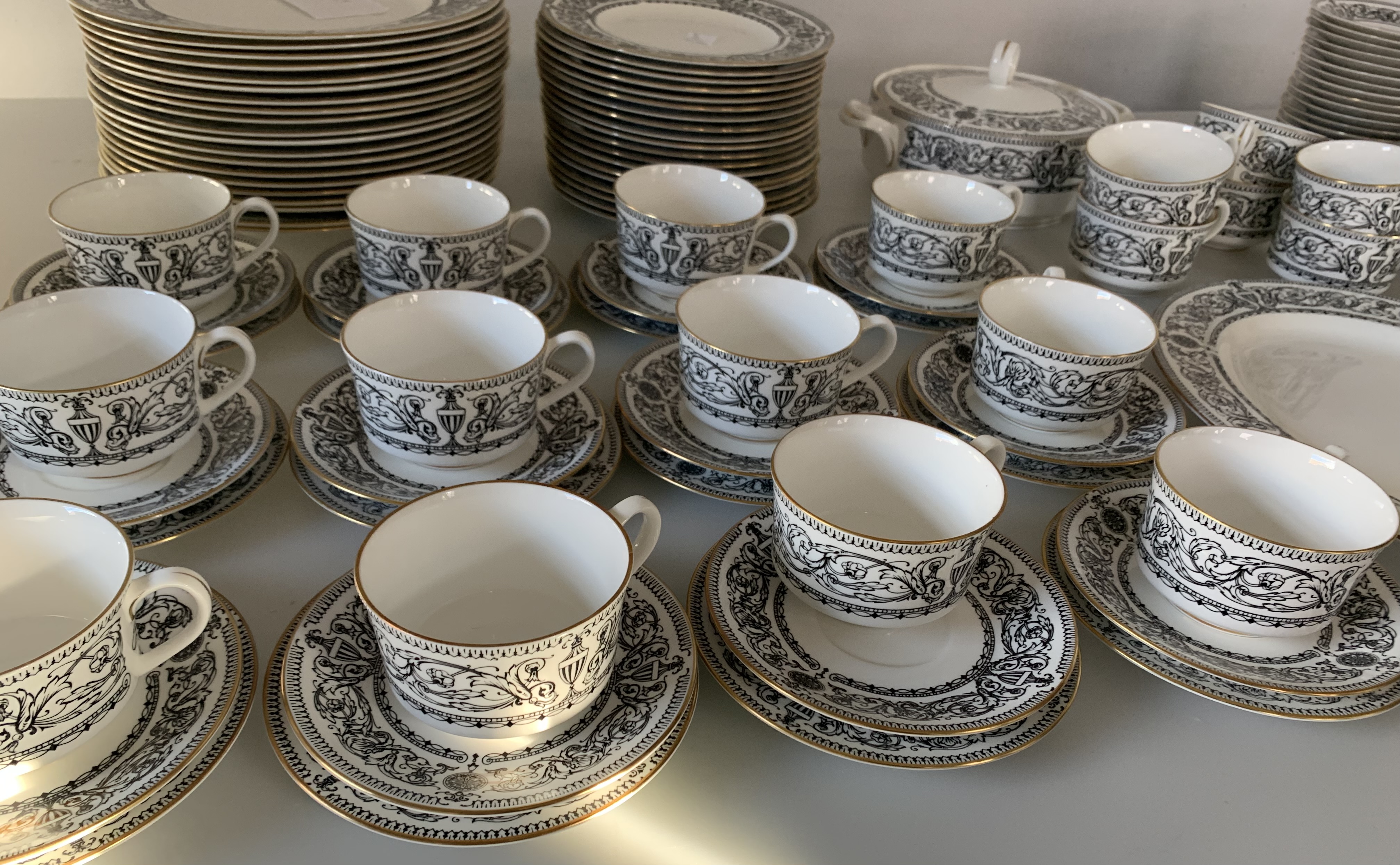 157 piece Royal Worcester ‘Padua’ tea and dinner service, 1st quality to include 20 dinner plates, - Image 7 of 9
