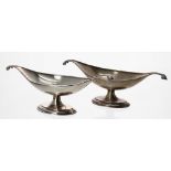 Pair of Edwardian Elkington & Co. silver pedestal sauce boats, Birmingham 1907, stamped Rd no.506008