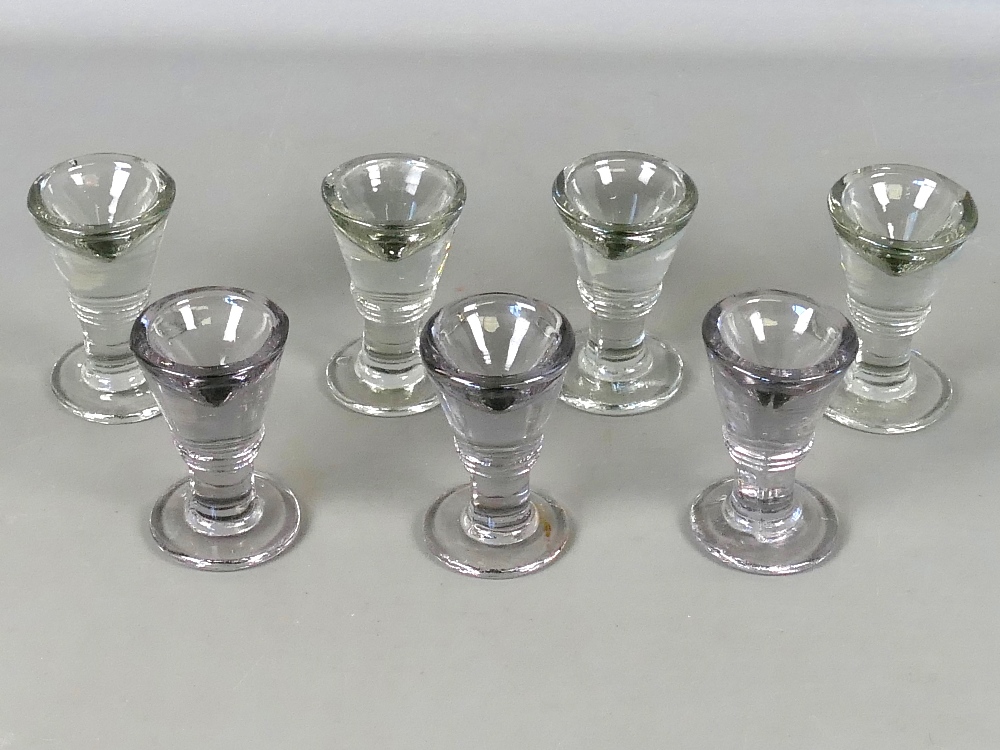 Good collection of matching Victorian heavy glass Penny-Lick/illusion glasses, 3.5" tall (7)