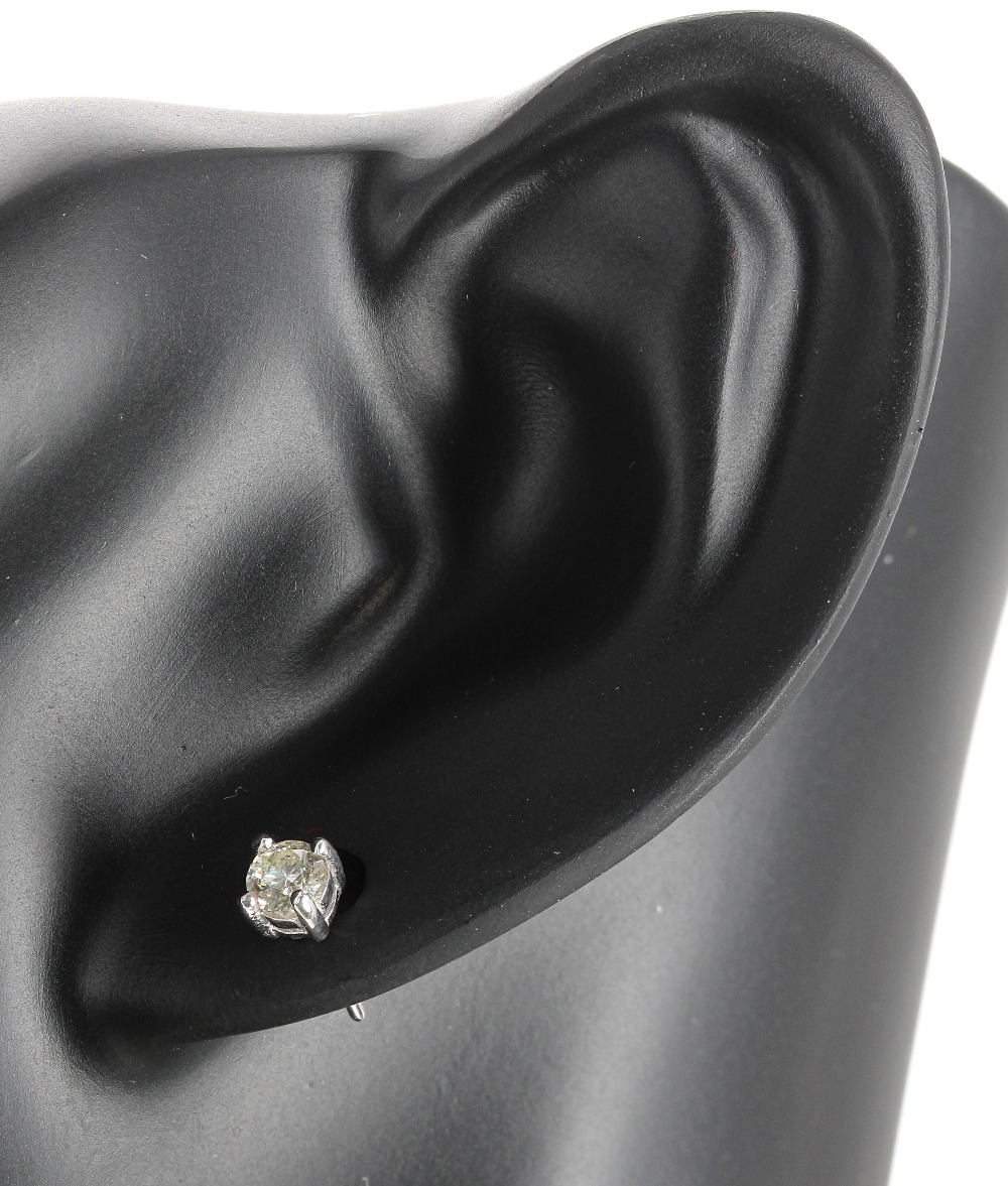 Pair of 18ct white gold diamond ear studs, round brilliant-cut - Image 4 of 6