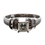 Platinum princess-cut diamond ring with baguette-cut shoulders, the centre stone 1.00ct approx,