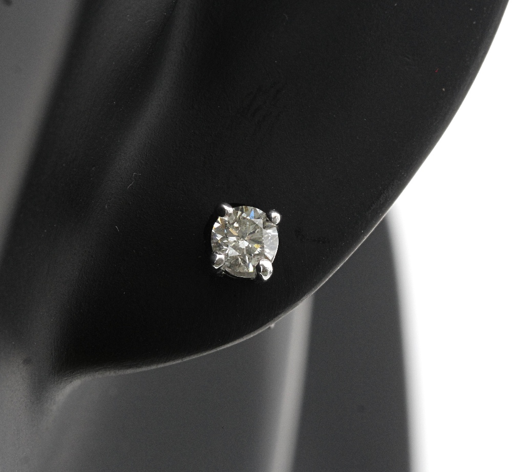Pair of 18ct white gold diamond ear studs, round brilliant-cut - Image 5 of 6