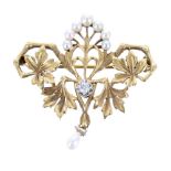 18k cultured pearl and diamond brooch, 10.2gm, 39mm wide (322)