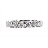 Good quality 18ct white gold diamond full eternity ring, 3.35ct in total, clarity SI, colour G/I,