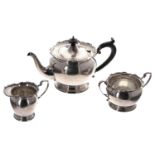 George V silver three piece tea set, comprising bulbous teapot with ebonised finial and handle, 5.5"