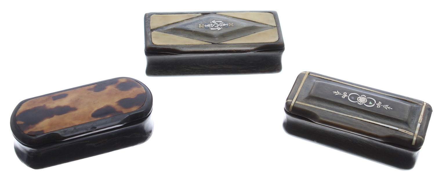 Two 19th century horn snuff boxes, largest 3" x 1.5"; together with a 19th century tortoiseshell