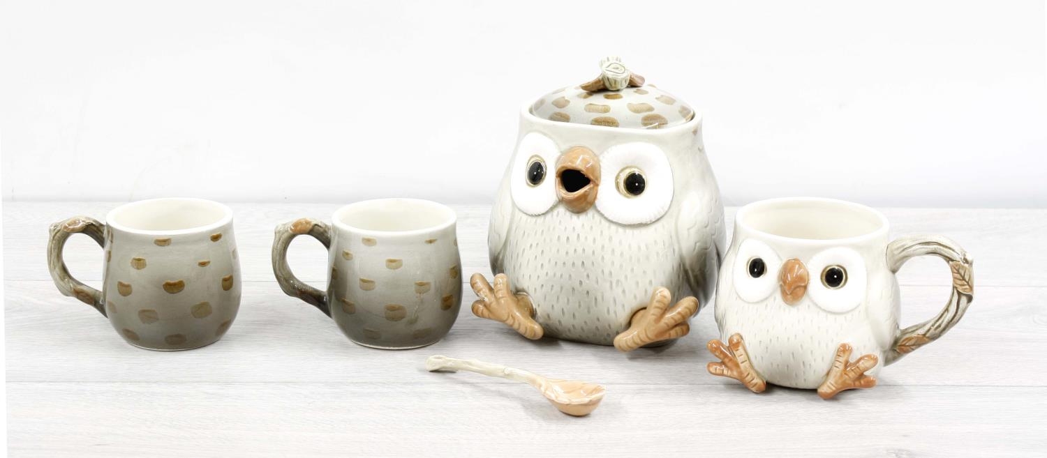 Fitz & Floyd Inc. novelty pottery teapot modelled as an owl; together with a mug, spoon and pair