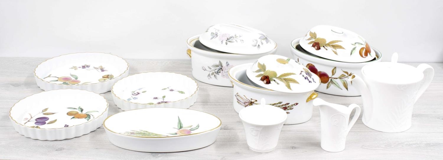 Selection of Royal Worcester oven to table ware, including casserole dishes, flan dishes various