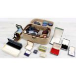Assorted jewellery boxes, within a vintage vanity travel case