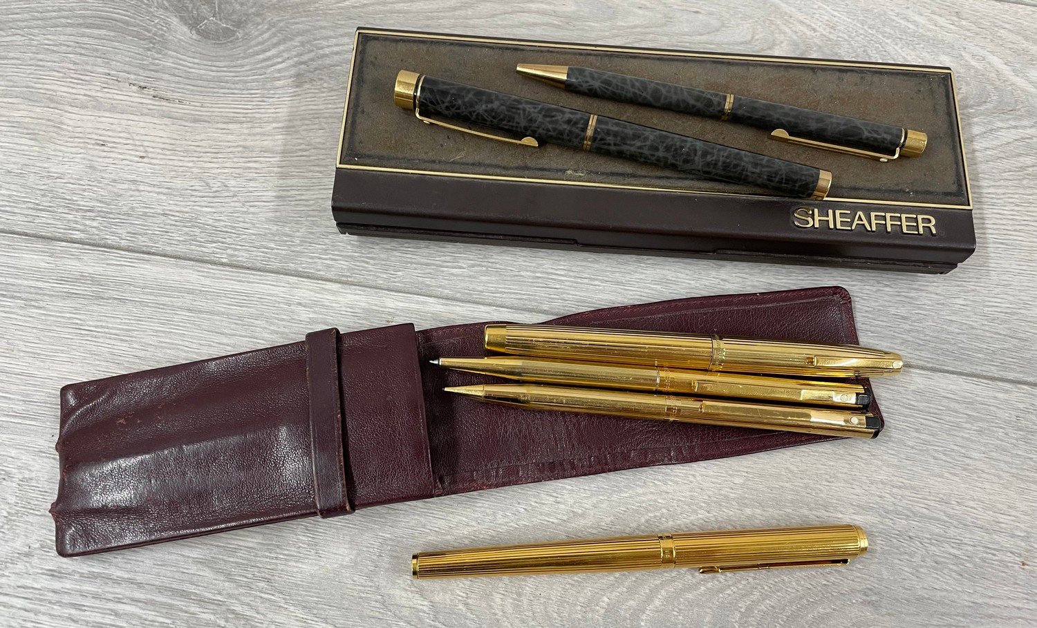 Sheaffer gold electroplated pen and pencil set (ballpoint, fountain pen and pencil), in red