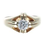 18ct yellow gold gentleman's single stone  diamond ring, round old-cut, 0.80ct approx, clarity VS2-