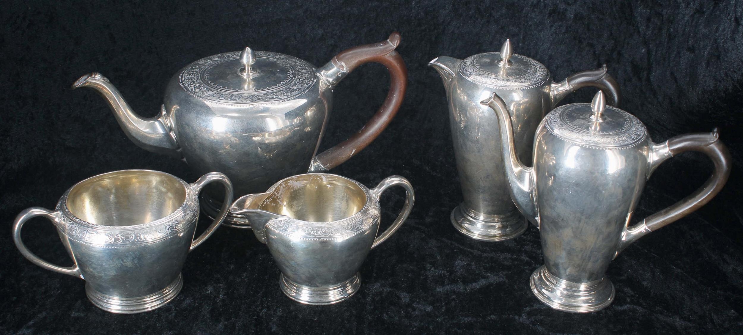 Edward Barnard & Sons for Tiffany & Co. London silver bachelor tea set, comprising teapot, cream jug - Image 2 of 3