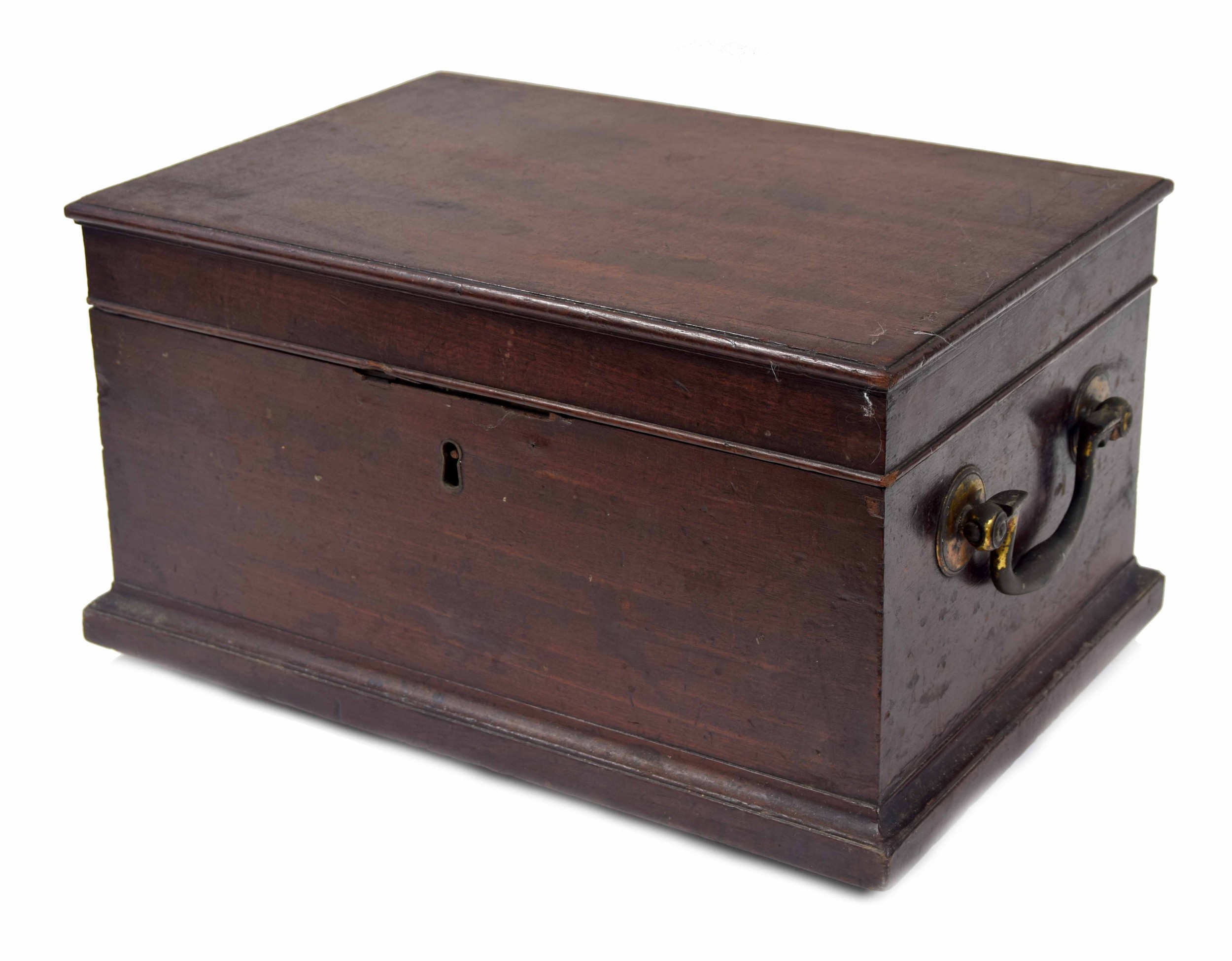 Georgian mahogany apothecary/decanter box, the hinged cover enclosing six division green baize lined