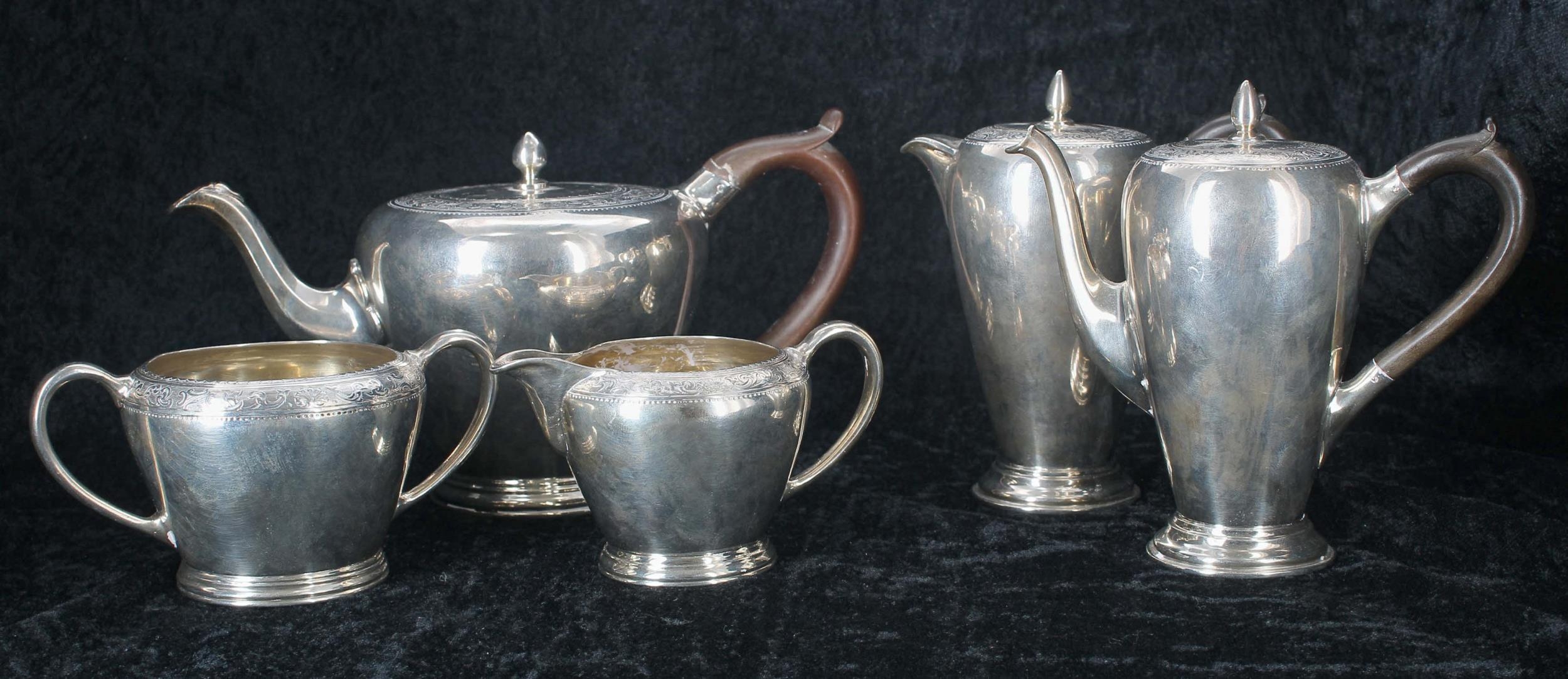 Edward Barnard & Sons for Tiffany & Co. London silver bachelor tea set, comprising teapot, cream jug