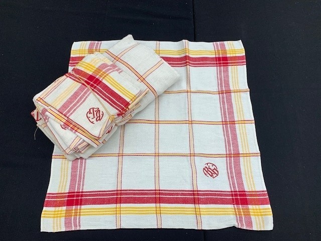 French linen cloth, 71" x 57" approx; with twelve extra large napkins monogrammed 'BL' for the - Image 2 of 3