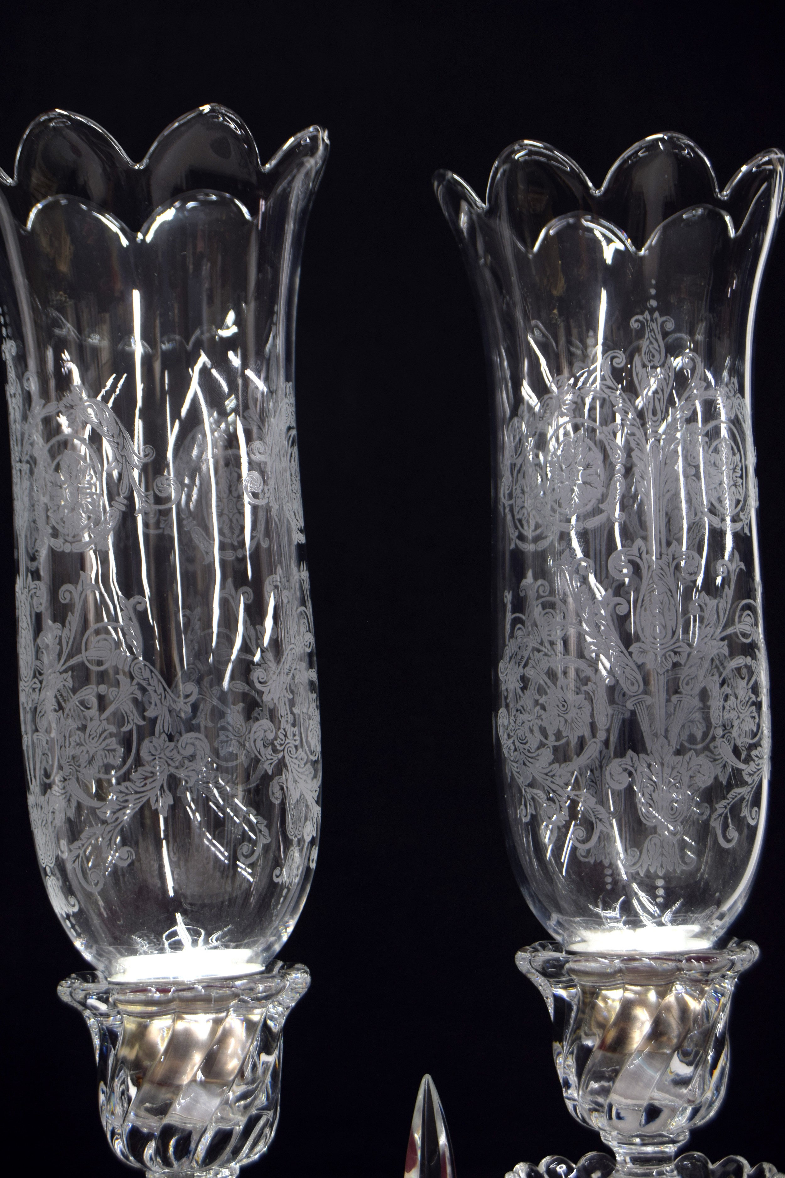 Baccarat twin-branch candelabrum with etched storm shades, the sconces with facetted drops drops, - Image 2 of 3