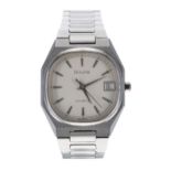 Bulova Quartz stainless steel gentleman's wristwatch in need of repair, with original bracelet, 32mm