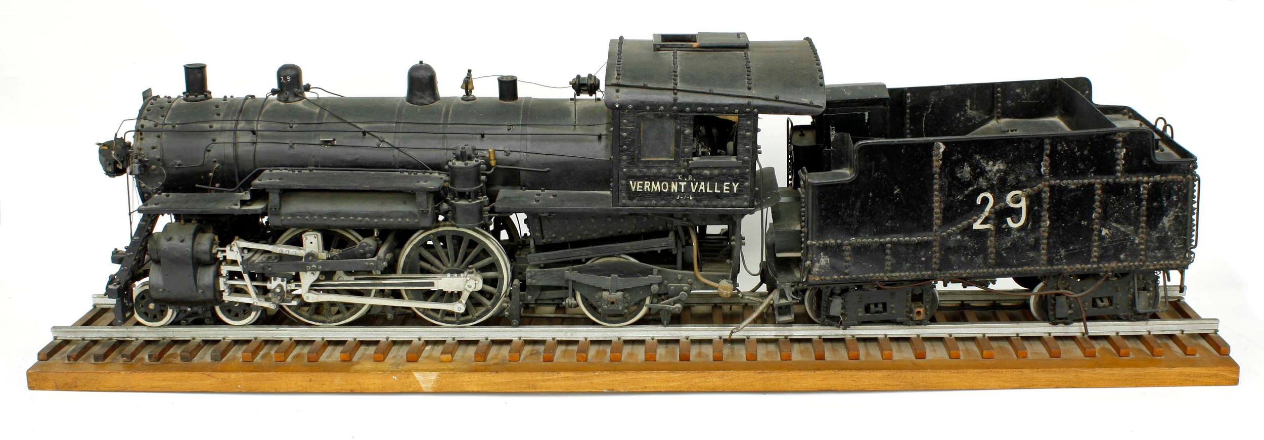 Good American engineering model of a Vermont Valley steam locomotive and tender, made from wood - Image 2 of 4